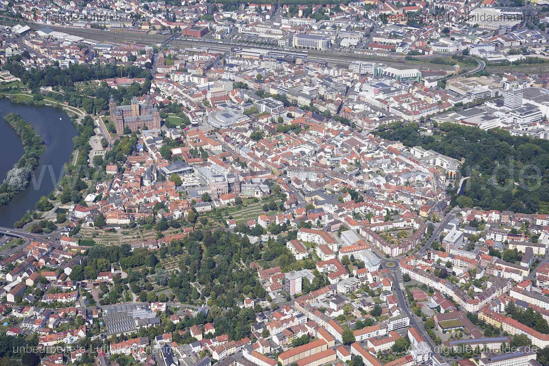Titel: Aschaffenburg, Bildnummer: s561550, Ort / Stadt: Aschaffenburg, (Land)Kreis: kreisfreie Stadt Aschaffenburg, Regierungsbezirk: Unterfranken, Bundesland: Bayern, Aufnahmedatum: 24.08.2024, Schlagwörter: Deutschland, , Aschaffenburg, Monat: August, Jahreszeit: Sommer, Tageszeit: Mittag / Nachmittag, Jahr: 2024, Flug ID: 20240824, Bildstatus: unbearbeitetes Rohbild, Bildabmessung: 7952 x 5304 Pixel, Fotograf & Copyright: Oliver Acker