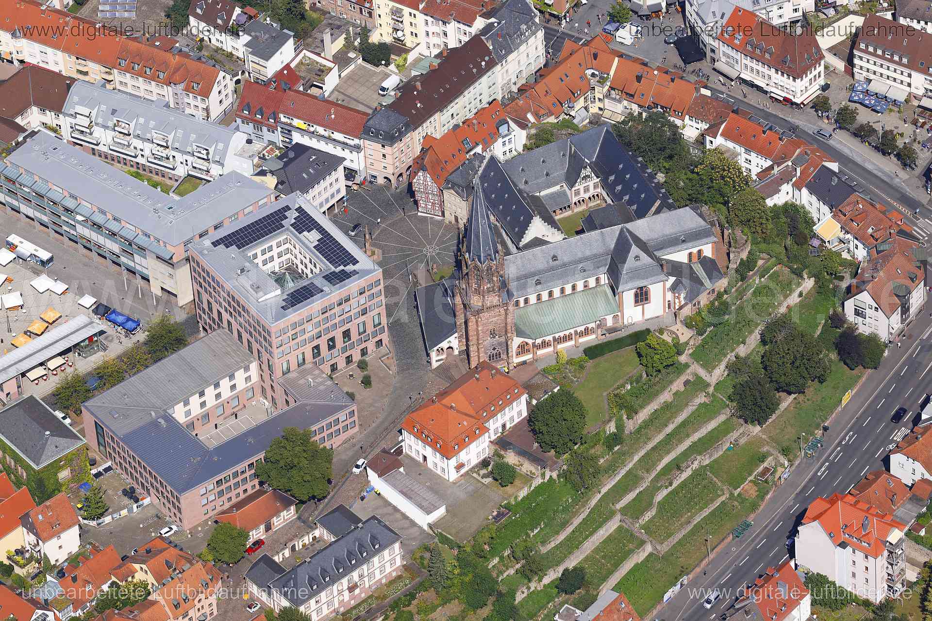 Titel: Aschaffenburg - Basilika, Bildnummer: c562840, Ort / Stadt: Aschaffenburg, (Land)Kreis: kreisfreie Stadt Aschaffenburg, Regierungsbezirk: Unterfranken, Bundesland: Bayern, Aufnahmedatum: 24.08.2024, Schlagwörter: Deutschland, , Basilika, Stifsbasilika St. Peter und Alexander, Kirche, Stiftsgasse, Stiftsplatz, Monat: August, Jahreszeit: Sommer, Tageszeit: Mittag / Nachmittag, Jahr: 2024, Flug ID: 20240824, Bildstatus: unbearbeitetes Rohbild, Bildabmessung: 8192 x 5464 Pixel, Fotograf & Cop