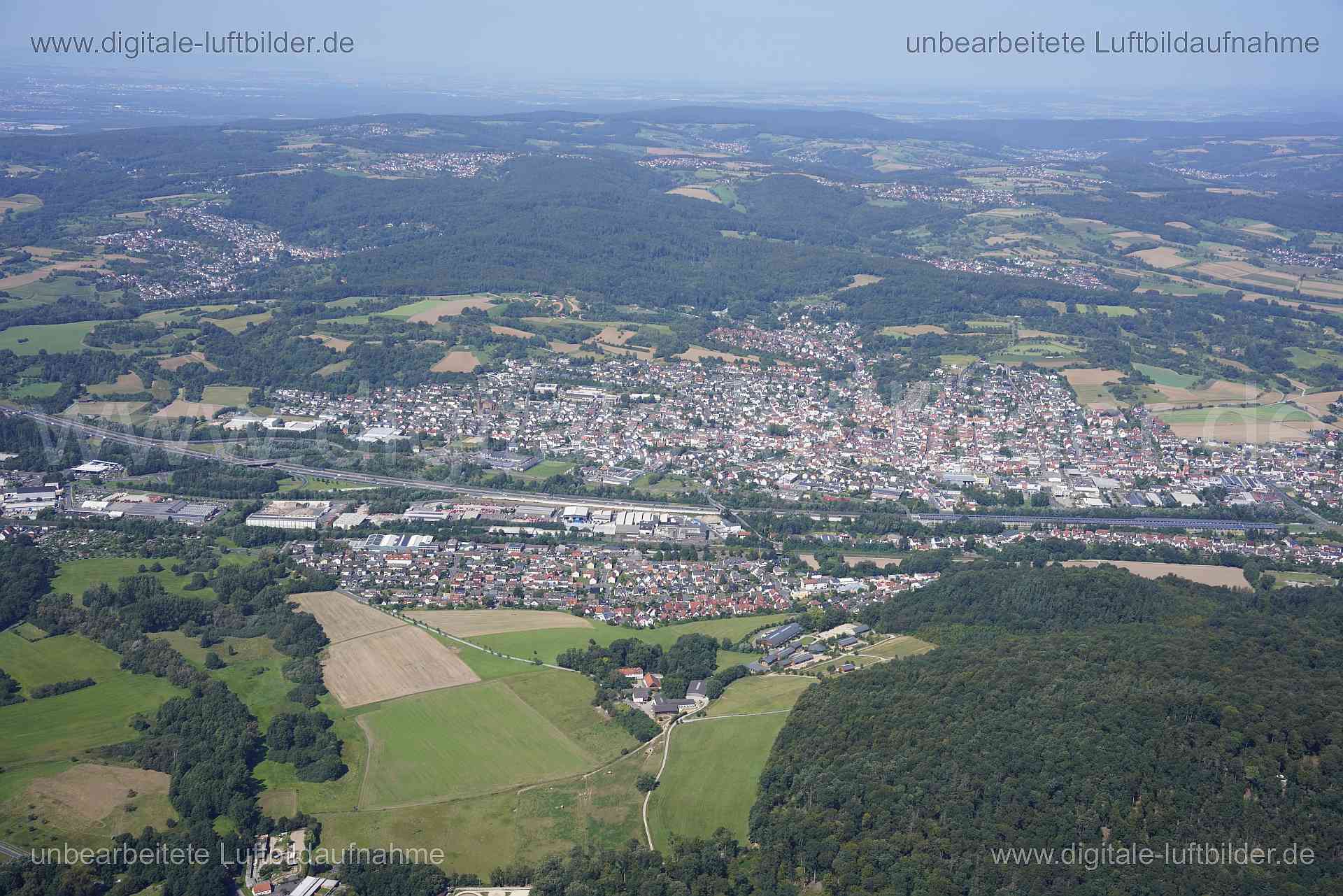 Titel: Goldbach und Hösbach, Bildnummer: s561490, Ort / Stadt: Aschaffenburg, (Land)Kreis: kreisfreie Stadt Aschaffenburg, Regierungsbezirk: Unterfranken, Bundesland: Bayern, Aufnahmedatum: 24.08.2024, Schlagwörter: Deutschland, , Goldbach, Hösbach, Panorma, Himmel, Horizont, Schellenberg, Attigsberg, Monat: August, Jahreszeit: Sommer, Tageszeit: Mittag / Nachmittag, Jahr: 2024, Flug ID: 20240824, Bildstatus: unbearbeitetes Rohbild, Bildabmessung: 7952 x 5304 Pixel, Fotograf & Copyright: Oliver 