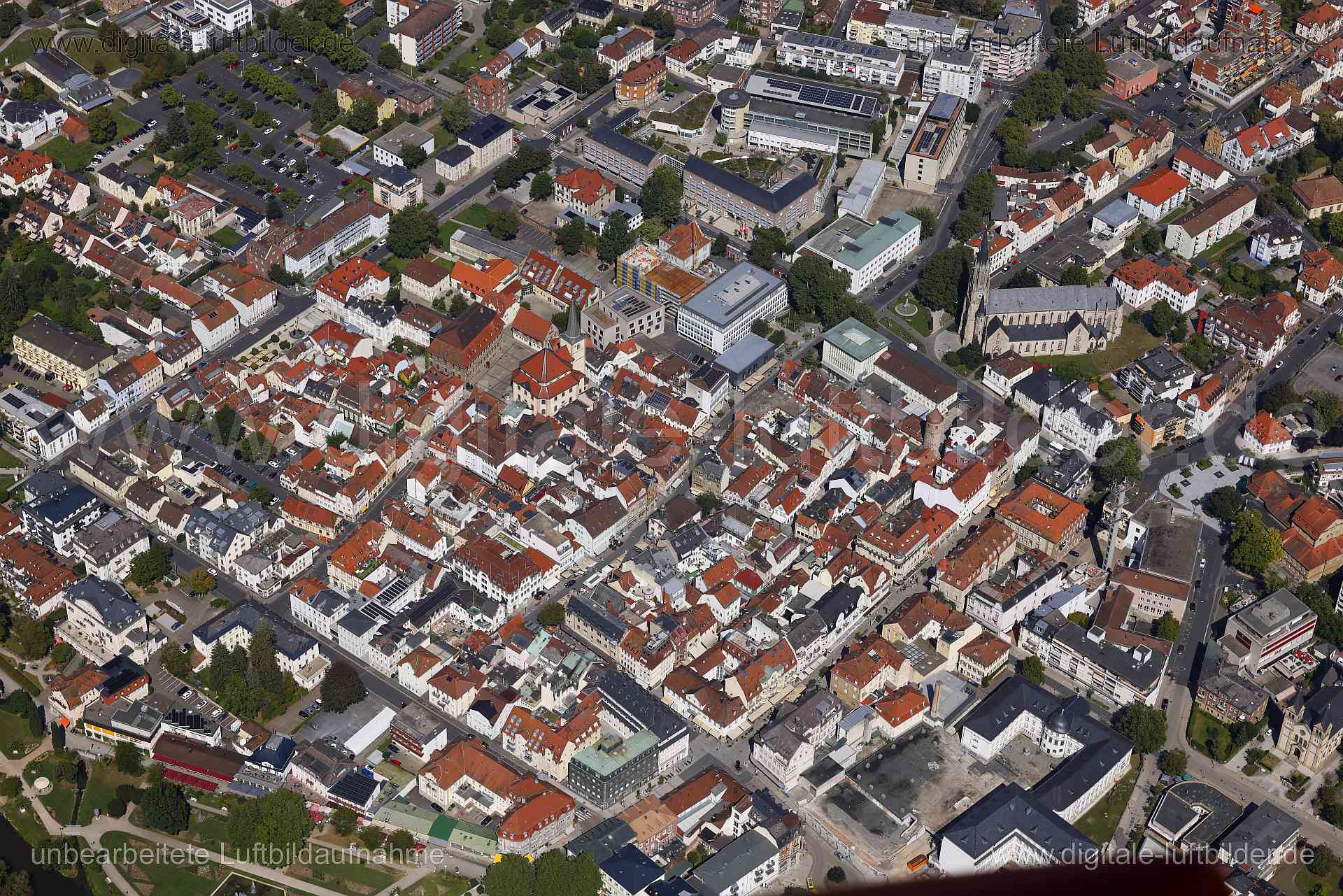 Titel: Bad Kissingen, Bildnummer: c563180, Ort / Stadt: Bad Kissingen, (Land)Kreis: Landkreis Bad Kissingen, Regierungsbezirk: Unterfranken, Bundesland: Bayern, Aufnahmedatum: 24.08.2024, Schlagwörter: Deutschland, , Altstadt, Monat: August, Jahreszeit: Sommer, Tageszeit: Mittag / Nachmittag, Jahr: 2024, Flug ID: 20240824, Bildstatus: unbearbeitetes Rohbild, Bildabmessung: 8192 x 5464 Pixel, Fotograf & Copyright: Oliver Acker