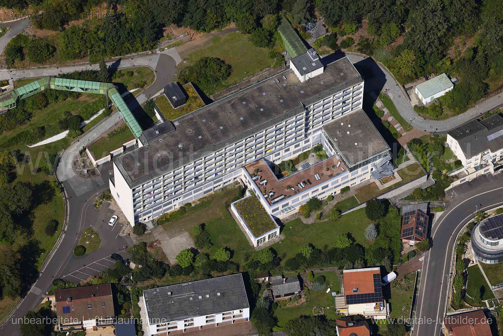 Titel: Marbachtalklinik, Bildnummer: c563200, Ort / Stadt: Bad Kissingen, (Land)Kreis: Landkreis Bad Kissingen, Regierungsbezirk: Unterfranken, Bundesland: Bayern, Aufnahmedatum: 24.08.2024, Schlagwörter: Deutschland, , Marbachtalklinik, Krankenhaus, Klinikstraße, Monat: August, Jahreszeit: Sommer, Tageszeit: Mittag / Nachmittag, Jahr: 2024, Flug ID: 20240824, Bildstatus: unbearbeitetes Rohbild, Bildabmessung: 8192 x 5464 Pixel, Fotograf & Copyright: Oliver Acker