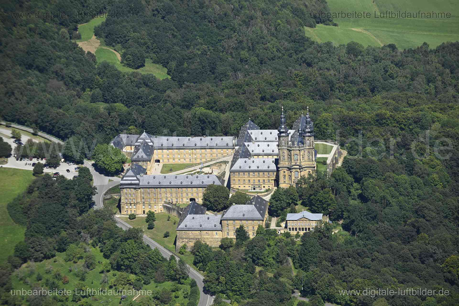 Titel: Kloster Banz, Bildnummer: n551590, Ort / Stadt: Bad Staffelstein, (Land)Kreis: Landkreis Lichtenfels, Regierungsbezirk: Oberfranken, Bundesland: Bayern, Aufnahmedatum: 11.08.2024, Schlagwörter: Deutschland, , Kloster Banz, Kloster, Pfarrhaus, Kirche, Kirchturm, Monat: August, Jahreszeit: Sommer, Tageszeit: Mittag / Nachmittag, Jahr: 2024, Flug ID: 20240811, Bildstatus: unbearbeitetes Rohbild, Bildabmessung: 8256 x 5504 Pixel, Fotograf & Copyright: Oliver Acker