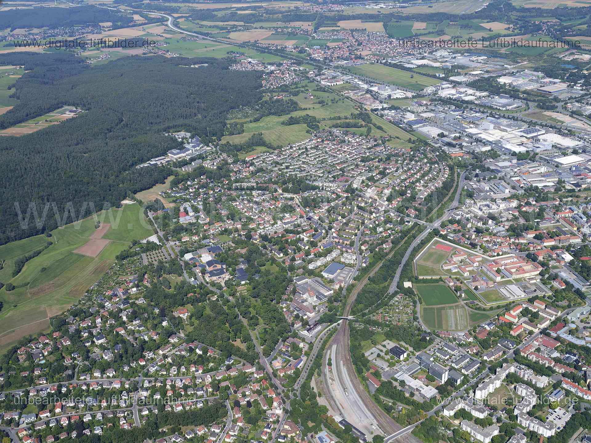 Titel: Bayreuth, Bildnummer: f553160, Ort / Stadt: Bayreuth, (Land)Kreis: kreisfreie Stadt Bayreuth, Regierungsbezirk: Oberfranken, Bundesland: Bayern, Aufnahmedatum: 11.08.2024, Schlagwörter: Deutschland, , Festspiielhaus Bayreuth, Festspielpark, Bürgerreuth, Festspielhaus, Bayreuther Festspiele, Grünen Hügel, Richard-Wagner-Festspielhaus, Hussengut, Monat: August, Jahreszeit: Sommer, Tageszeit: Mittag / Nachmittag, Jahr: 2024, Flug ID: 20240811, Bildstatus: unbearbeitetes Rohbild, Bildabmessun