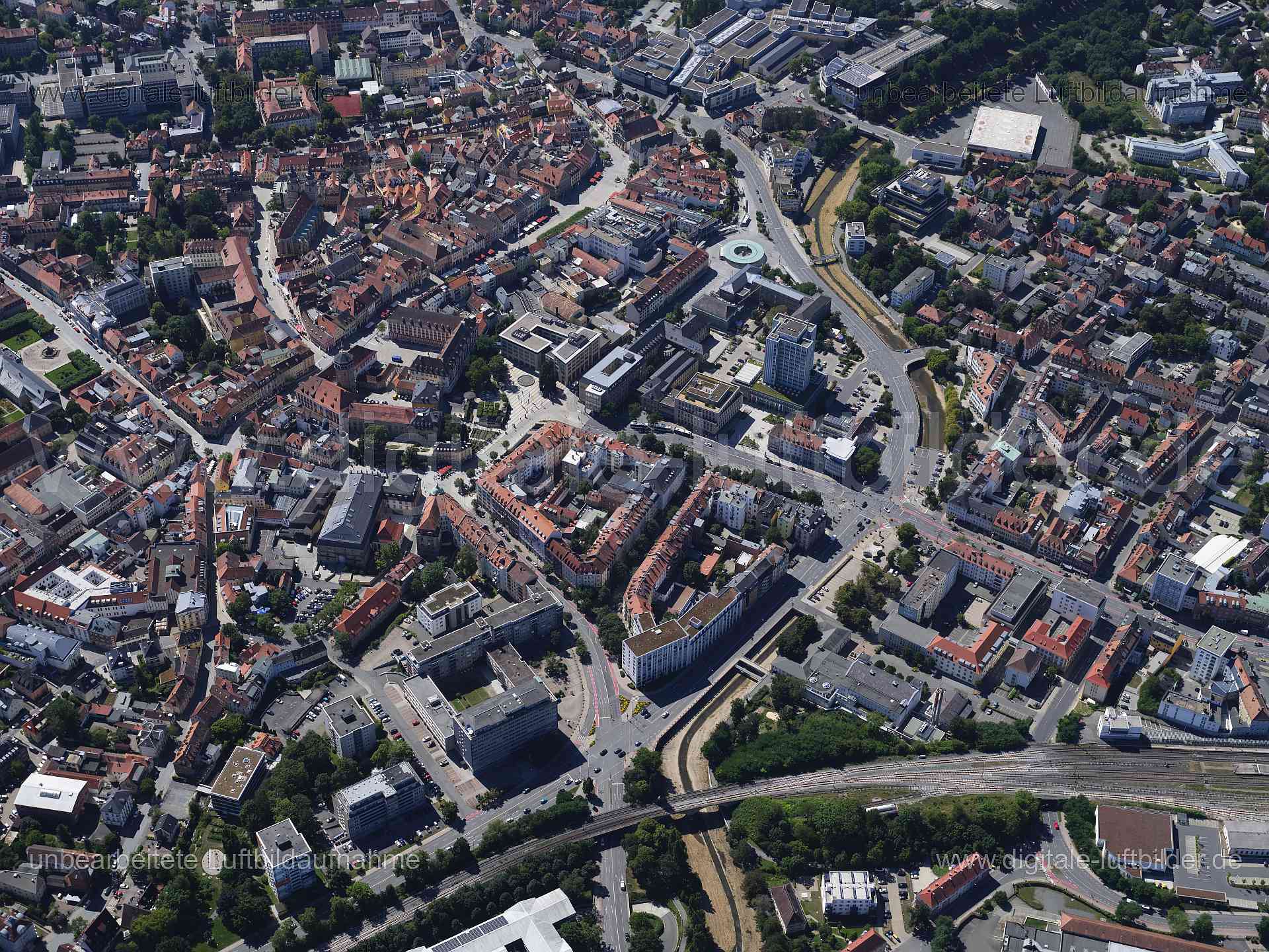 Titel: Bayreuth, Bildnummer: f553180, Ort / Stadt: Bayreuth, (Land)Kreis: kreisfreie Stadt Bayreuth, Regierungsbezirk: Oberfranken, Bundesland: Bayern, Aufnahmedatum: 11.08.2024, Schlagwörter: Deutschland, , Festspiielhaus Bayreuth, Festspielpark, Bürgerreuth, Festspielhaus, Bayreuther Festspiele, Grünen Hügel, Richard-Wagner-Festspielhaus, Hussengut, Monat: August, Jahreszeit: Sommer, Tageszeit: Mittag / Nachmittag, Jahr: 2024, Flug ID: 20240811, Bildstatus: unbearbeitetes Rohbild, Bildabmessun