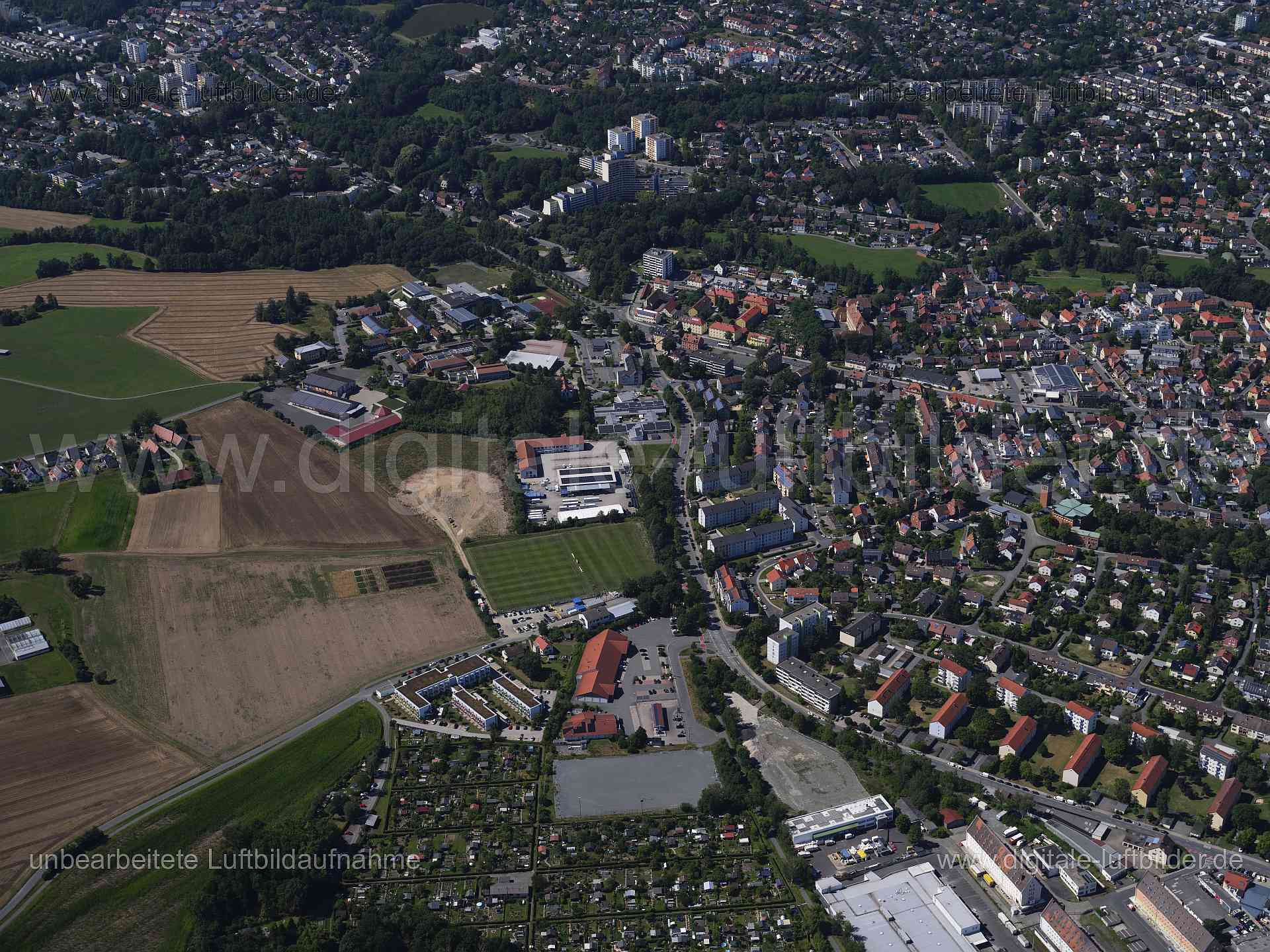 Titel: Bayreuth, Bildnummer: f553310, Ort / Stadt: Bayreuth, (Land)Kreis: kreisfreie Stadt Bayreuth, Regierungsbezirk: Oberfranken, Bundesland: Bayern, Aufnahmedatum: 11.08.2024, Schlagwörter: Deutschland, , Bayreuth, Monat: August, Jahreszeit: Sommer, Tageszeit: Mittag / Nachmittag, Jahr: 2024, Flug ID: 20240811, Bildstatus: unbearbeitetes Rohbild, Bildabmessung: 11648 x 8736 Pixel, Fotograf & Copyright: Oliver Acker