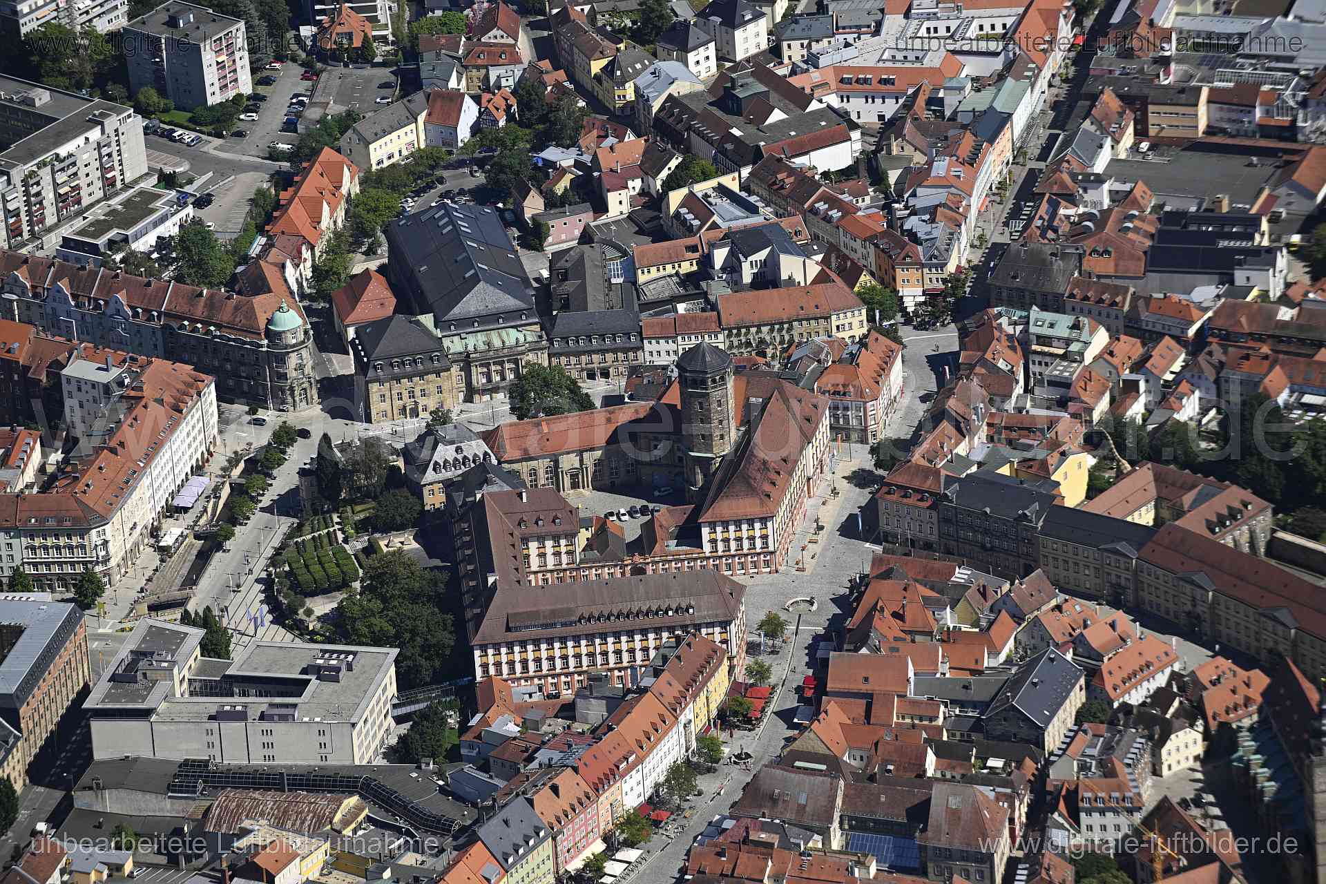 Titel: Bayreuth - Altes Schloss, Bildnummer: n551750, Ort / Stadt: Bayreuth, (Land)Kreis: kreisfreie Stadt Bayreuth, Regierungsbezirk: Oberfranken, Bundesland: Bayern, Aufnahmedatum: 11.08.2024, Schlagwörter: Deutschland, , Altes Schloss, Altstadt, Harmoniehof, Ämtergebäude, Ehrenhof, Monat: August, Jahreszeit: Sommer, Tageszeit: Mittag / Nachmittag, Jahr: 2024, Flug ID: 20240811, Bildstatus: unbearbeitetes Rohbild, Bildabmessung: 8256 x 5504 Pixel, Fotograf & Copyright: Oliver Acker