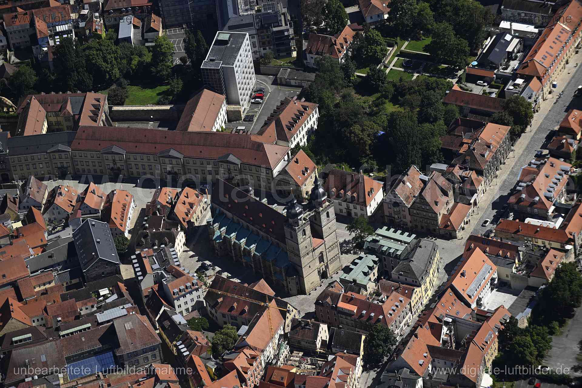 Titel: Bayreuth - Altstadt, Bildnummer: n551790, Ort / Stadt: Bayreuth, (Land)Kreis: kreisfreie Stadt Bayreuth, Regierungsbezirk: Oberfranken, Bundesland: Bayern, Aufnahmedatum: 11.08.2024, Schlagwörter: Deutschland, , Kirche, Altstadt, Monat: August, Jahreszeit: Sommer, Tageszeit: Mittag / Nachmittag, Jahr: 2024, Flug ID: 20240811, Bildstatus: unbearbeitetes Rohbild, Bildabmessung: 8256 x 5504 Pixel, Fotograf & Copyright: Oliver Acker