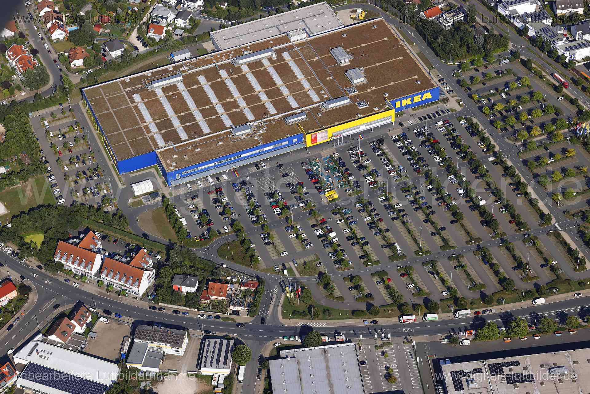 Titel: IKEA Fürth, Bildnummer: c564540, Ort / Stadt: Fürth, (Land)Kreis: kreisfreie Stadt Fürth, Regierungsbezirk: Mittelfranken, Bundesland: Bayern, Aufnahmedatum: 24.08.2024, Schlagwörter: Deutschland, 90765, Alte Reutstraße, Fürth, Hans-Vogel-Straße, Kleemanngasse, Steinfeldweg, IKEA, Möbelhaus, Parkplatz, Parkplätze, Poppenreuth, Monat: August, Jahreszeit: Sommer, Tageszeit: Mittag / Nachmittag, Jahr: 2024, Flug ID: 20240824, Bildstatus: unbearbeitetes Rohbild, Bildabmessung: 8192 x 5464 Pix