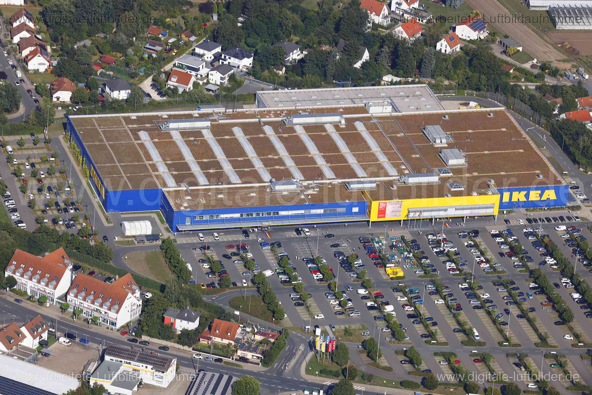 Titel: IKEA Fürth, Bildnummer: c564710, Ort / Stadt: Fürth, (Land)Kreis: kreisfreie Stadt Fürth, Regierungsbezirk: Mittelfranken, Bundesland: Bayern, Aufnahmedatum: 24.08.2024, Schlagwörter: Deutschland, 90765, Fürth, Hans-Vogel-Straße, Kleemanngasse, IKEA, Möbelhaus, Parkplatz, Parkplätze, Poppenreuth, Monat: August, Jahreszeit: Sommer, Tageszeit: Mittag / Nachmittag, Jahr: 2024, Flug ID: 20240824, Bildstatus: unbearbeitetes Rohbild, Bildabmessung: 8192 x 5464 Pixel, Fotograf & Copyright: Olive