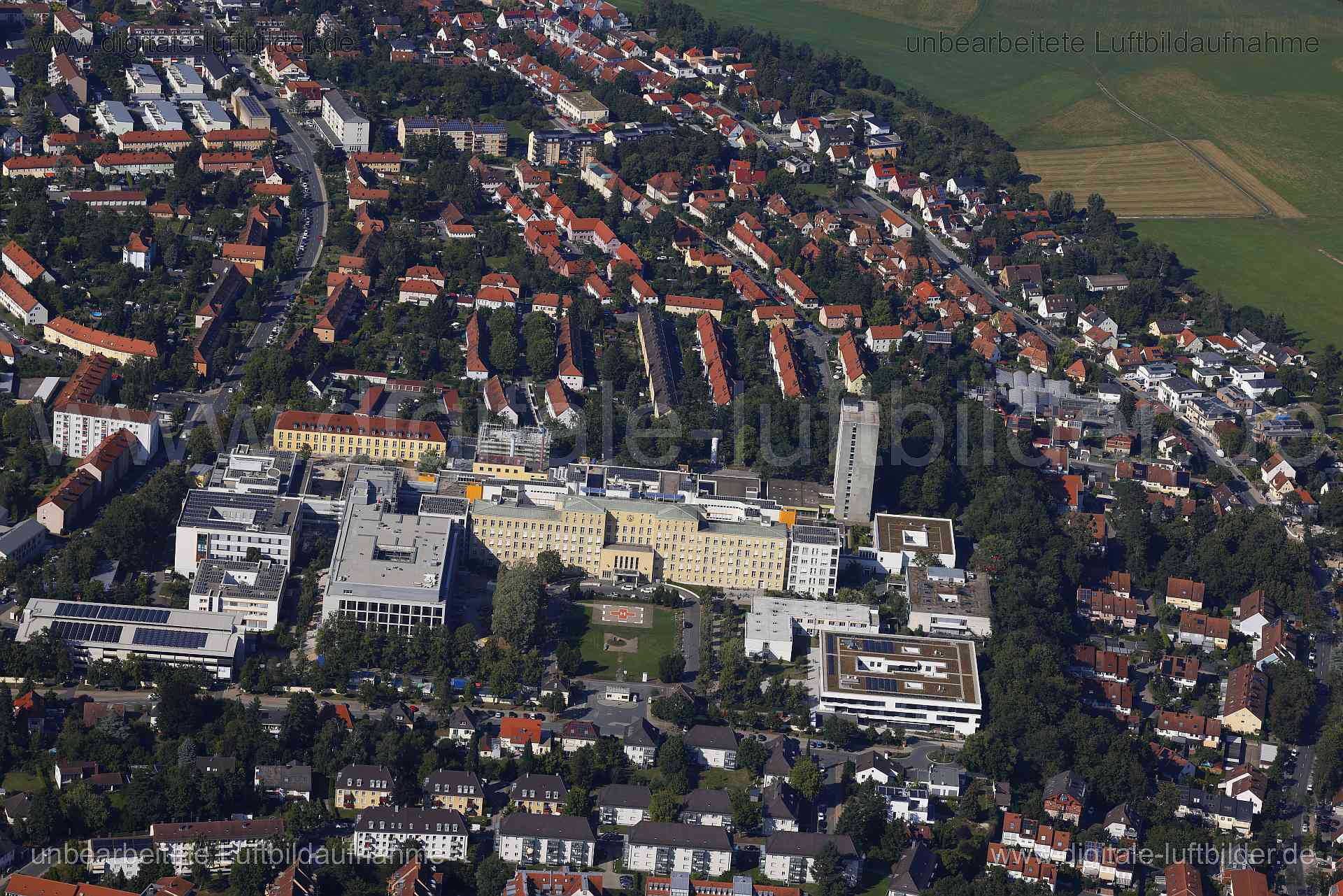 Titel: Klinikum Fürth, Bildnummer: c564590, Ort / Stadt: Fürth, (Land)Kreis: kreisfreie Stadt Fürth, Regierungsbezirk: Mittelfranken, Bundesland: Bayern, Aufnahmedatum: 24.08.2024, Schlagwörter: Deutschland, 90766, Am Grünerpark, Damaschkestraße, Erich-Klabunde-Straße, Finkenschlag, Friedrich-Ebert-Straße, Fritz-Gräßler-Straße, Fürth, Heimgartenstraße, Jakob-Henle-Straße, Robert-Koch-Straße, Scherzerplatz, Schwalbenstraße, Vacher Straße, Weinbergstraße, Klinikum Fürth, Krankenhaus, Schwand, Eige