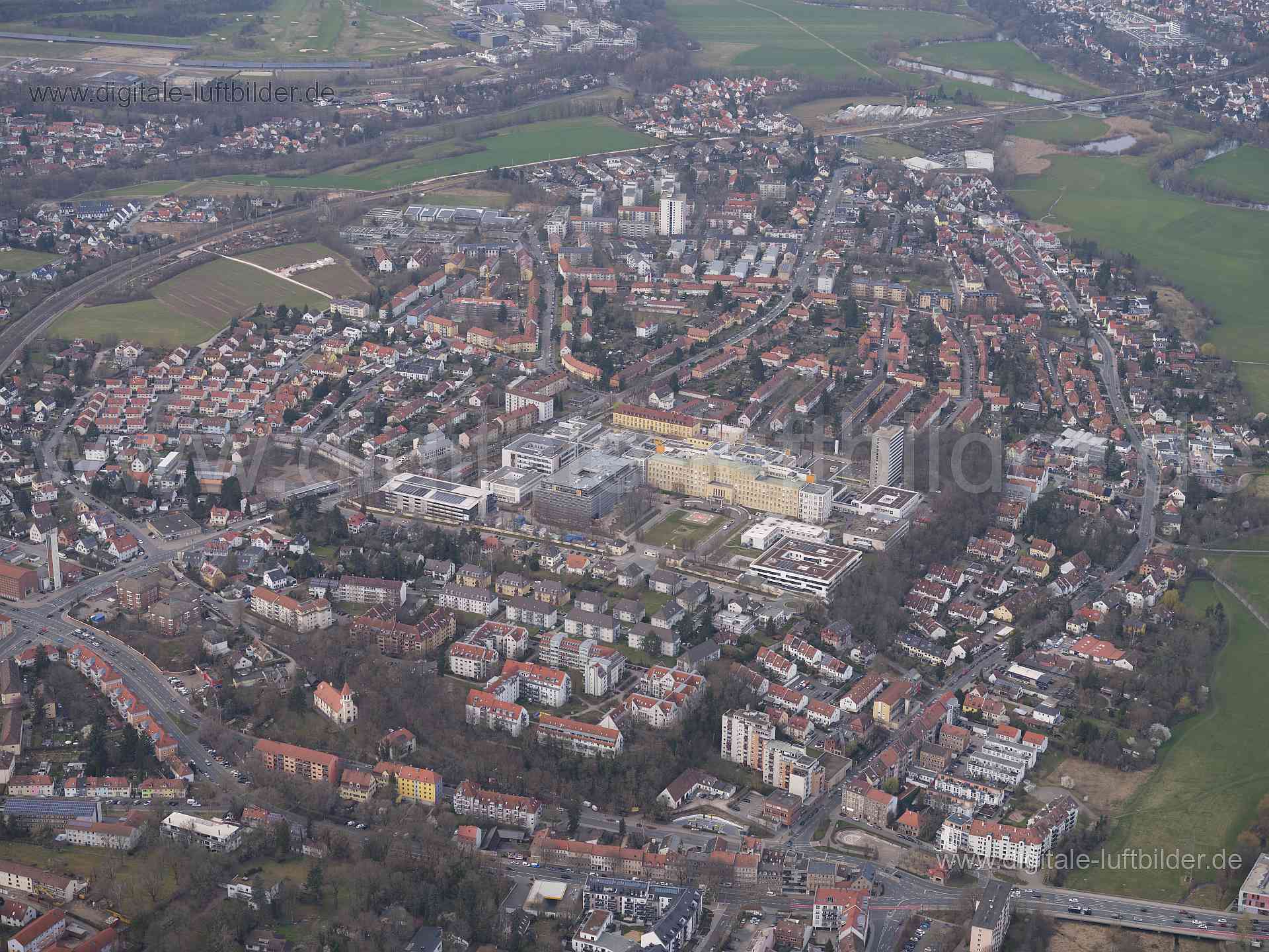 Titel: Klinikum Fürth, Bildnummer: f531120, Ort / Stadt: Fürth, (Land)Kreis: kreisfreie Stadt Fürth, Regierungsbezirk: Mittelfranken, Bundesland: Bayern, Aufnahmedatum: 09.03.2024, Schlagwörter: Deutschland, 90766, Am Grünerpark, Am Hasensprung, Am Kellerberg, Billinganlage, Damaschkestraße, Dr.-Schumacher-Straße, Erich-Klabunde-Straße, Feldstraße, Finkenschlag, Friedrich-Ebert-Straße, Fritz-Gräßler-Straße, Fürth, Heimgartenstraße, Jakob-Henle-Straße, Pfeiferstraße, Riemenschneiderstraße, Robert