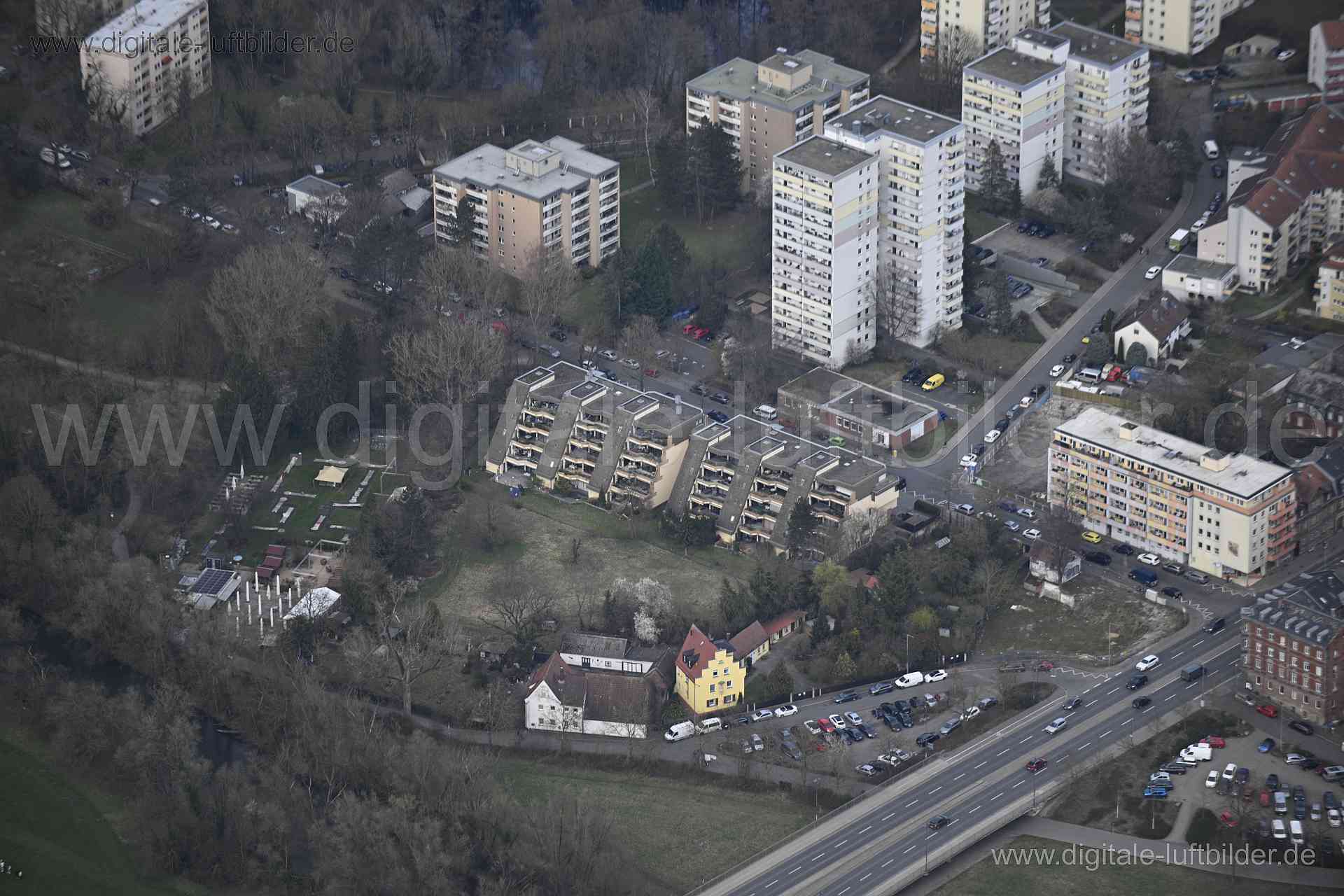 Titel: Ludwigsbrücke, Bildnummer: n530860, Ort / Stadt: Fürth, (Land)Kreis: kreisfreie Stadt Fürth, Regierungsbezirk: Mittelfranken, Bundesland: Bayern, Aufnahmedatum: 09.03.2024, Schlagwörter: Deutschland, 90765, Erlanger Straße, Fürth, Ulmenstraße, Ludwigsbrücke, Brücke, Terrassenbau, Plattenbau, Hochhaus, Hochhäuser, Monat: März, Jahreszeit: Frühling, Tageszeit: Nachmittag, Jahr: 2024, Flug ID: 20240309, Bildstatus: unbearbeitetes Rohbild, Bildabmessung: 8256 x 5504 Pixel, Fotograf & Copyrigh