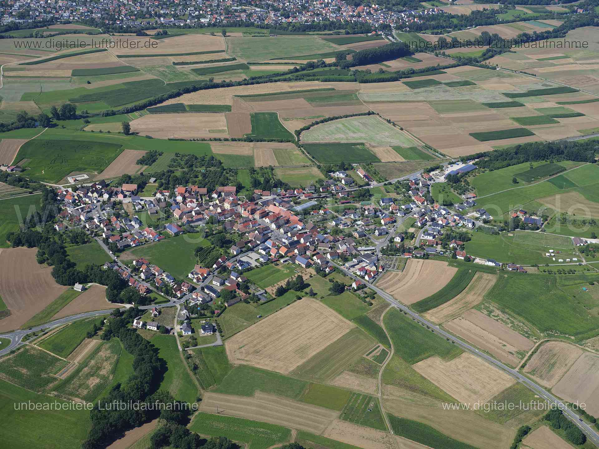 Titel: Gosberg, Bildnummer: f553600, Ort / Stadt: Gosberg, (Land)Kreis: Landkreis Forchheim, Regierungsbezirk: Oberfranken, Bundesland: Bayern, Aufnahmedatum: 11.08.2024, Schlagwörter: Deutschland, , Gosberg, Dorf, Acker, Äcker, Landwirtschaft, Monat: August, Jahreszeit: Sommer, Tageszeit: Mittag / Nachmittag, Jahr: 2024, Flug ID: 20240811, Bildstatus: unbearbeitetes Rohbild, Bildabmessung: 11648 x 8736 Pixel, Fotograf & Copyright: Oliver Acker