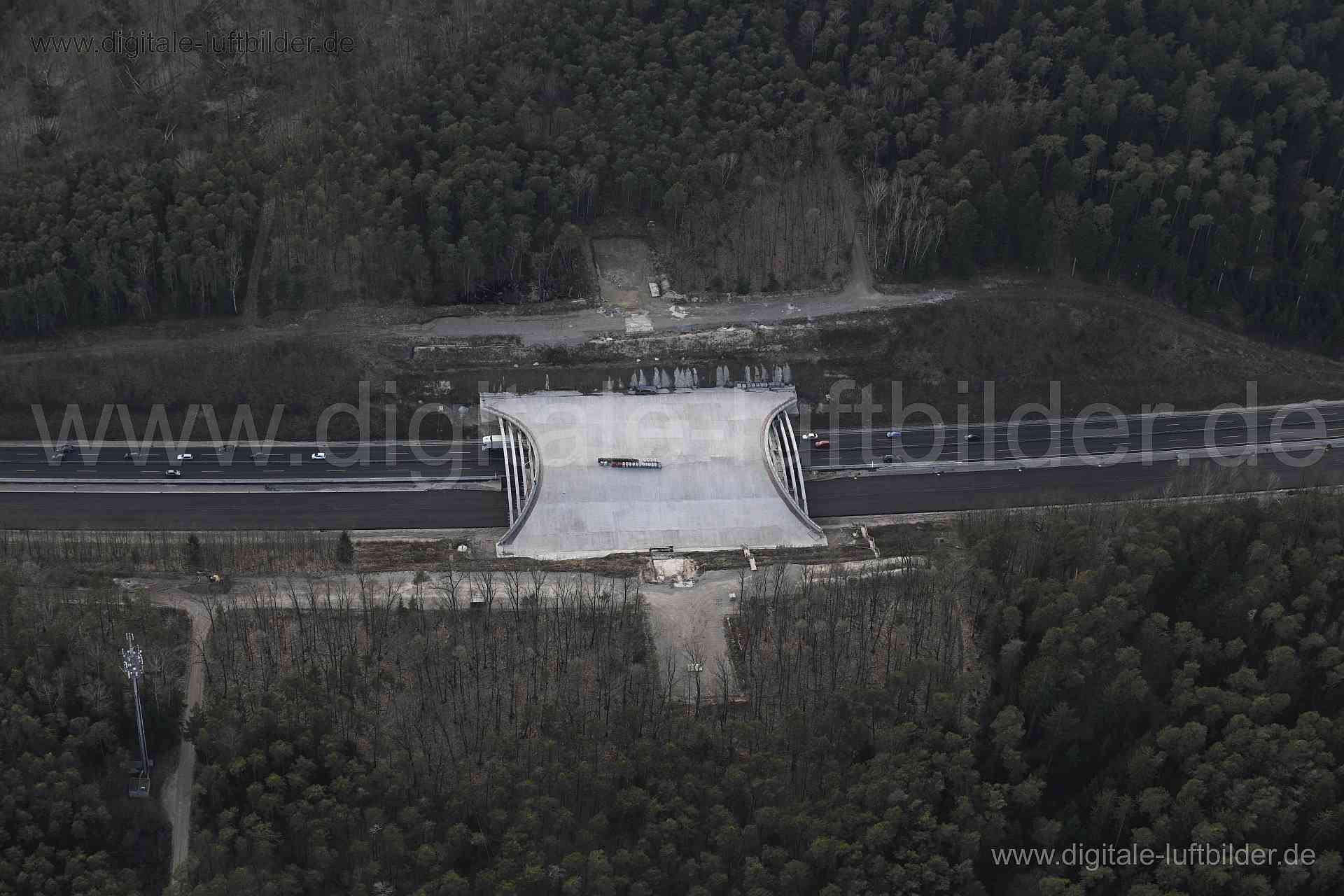 Titel: Autobahnbrücke, Bildnummer: n530060, Ort / Stadt: Herzogenaurach, (Land)Kreis: Landkreis Erlangen-Höchstadt, Regierungsbezirk: Mittelfranken, Bundesland: Bayern, Aufnahmedatum: 09.03.2024, Schlagwörter: Deutschland, , Autobahn, Autobahn A3, BAB3, Autobahnbrücke, Brücke, Brückenbau, Überquerung, Baustelle, Großbaustelle, Monat: März, Jahreszeit: Frühling, Tageszeit: Nachmittag, Jahr: 2024, Flug ID: 20240309, Bildstatus: unbearbeitetes Rohbild, Bildabmessung: 8256 x 5504 Pixel, Fotograf & C