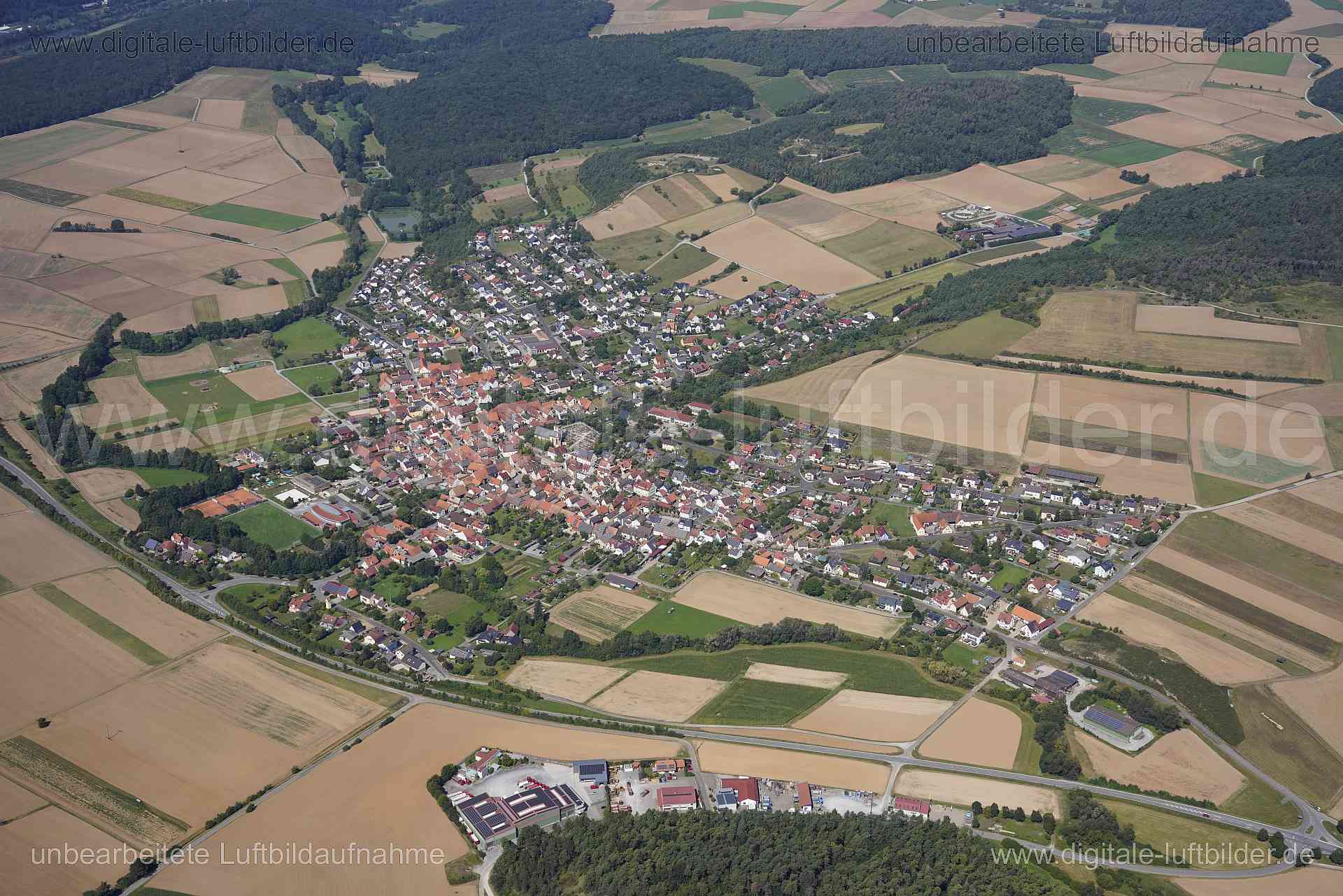 Titel: Karbach, Bildnummer: s561190, Ort / Stadt: Karbach, (Land)Kreis: Landkreis Main-Spessart, Regierungsbezirk: Unterfranken, Bundesland: Bayern, Aufnahmedatum: 24.08.2024, Schlagwörter: Deutschland, , Karbach, Monat: August, Jahreszeit: Sommer, Tageszeit: Mittag / Nachmittag, Jahr: 2024, Flug ID: 20240824, Bildstatus: unbearbeitetes Rohbild, Bildabmessung: 7952 x 5304 Pixel, Fotograf & Copyright: Oliver Acker