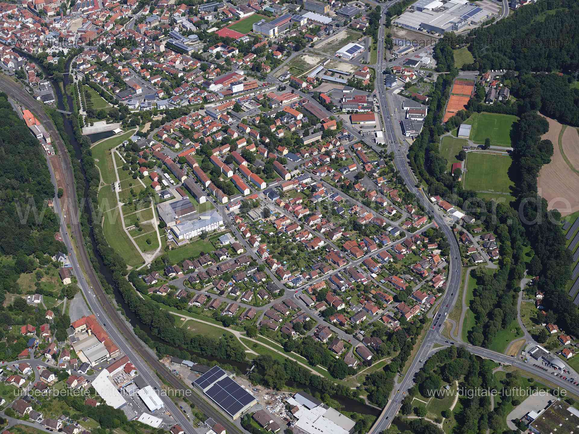 Titel: Kronach, Bildnummer: f552100, Ort / Stadt: Kronach, (Land)Kreis: Landkreis Kronach, Regierungsbezirk: Oberfranken, Bundesland: Bayern, Aufnahmedatum: 11.08.2024, Schlagwörter: Deutschland, , Kronach, Landesgartenschaupark, FC Kronach, Monat: August, Jahreszeit: Sommer, Tageszeit: Mittag / Nachmittag, Jahr: 2024, Flug ID: 20240811, Bildstatus: unbearbeitetes Rohbild, Bildabmessung: 11648 x 8736 Pixel, Fotograf & Copyright: Oliver Acker