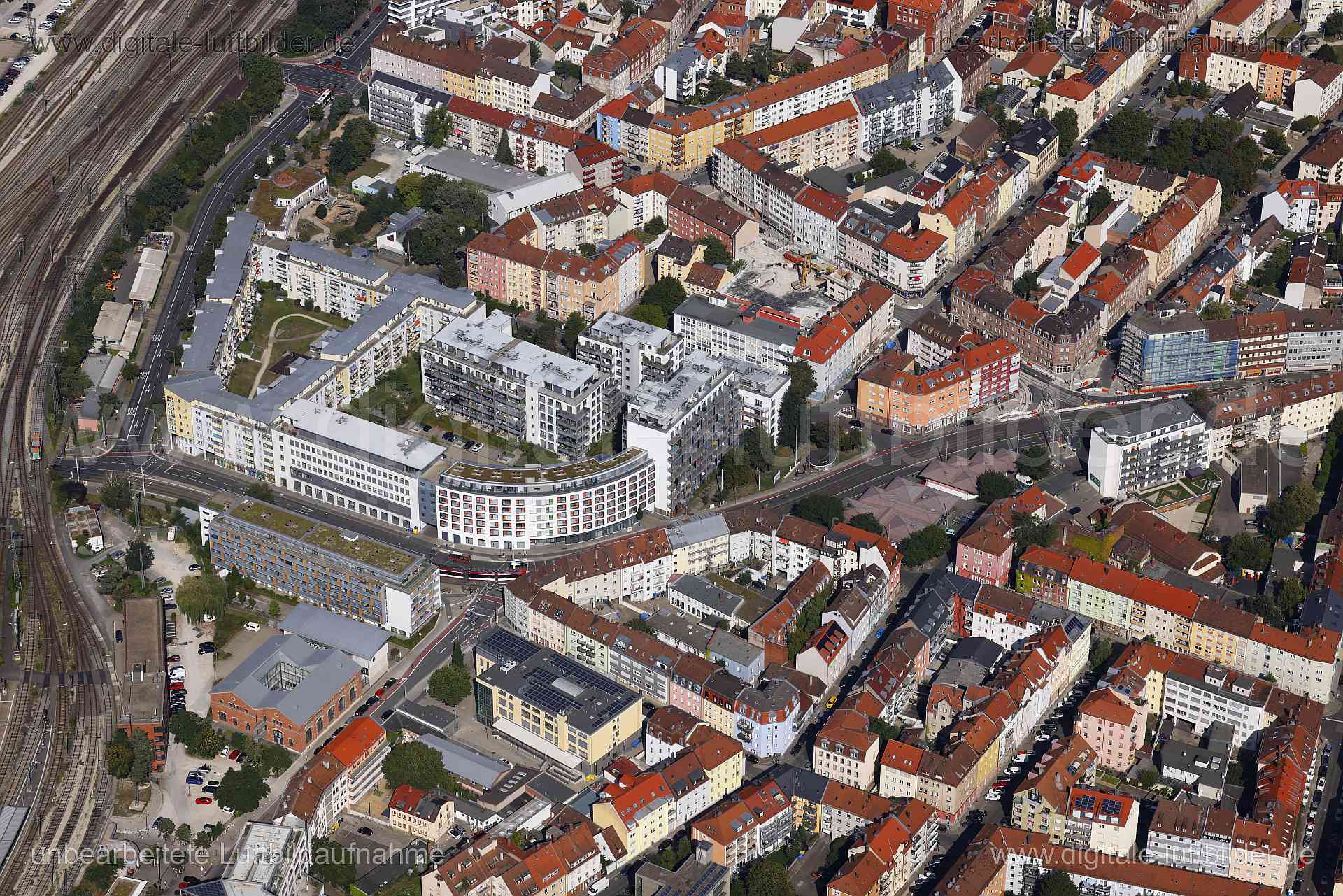 Titel: Allersberger Straße, Bildnummer: c563660, Ort / Stadt: Nürnberg, (Land)Kreis: kreisfreie Stadt Nürnberg, Regierungsbezirk: Mittelfranken, Bundesland: Bayern, Aufnahmedatum: 24.08.2024, Schlagwörter: Deutschland, 90459, 90461, 90478, Allersberger Straße, Galgenhofstraße, Glockenhofstraße, Guttenbergplatz, Heideloffplatz, Heideloffstraße, Köhnstraße, Nürnberg, Scheurlstraße, Strauchstraße, Widhalmstraße, Wirthstraße, Südstadt, Glockenhof, Monat: August, Jahreszeit: Sommer, Tageszeit: Mittag