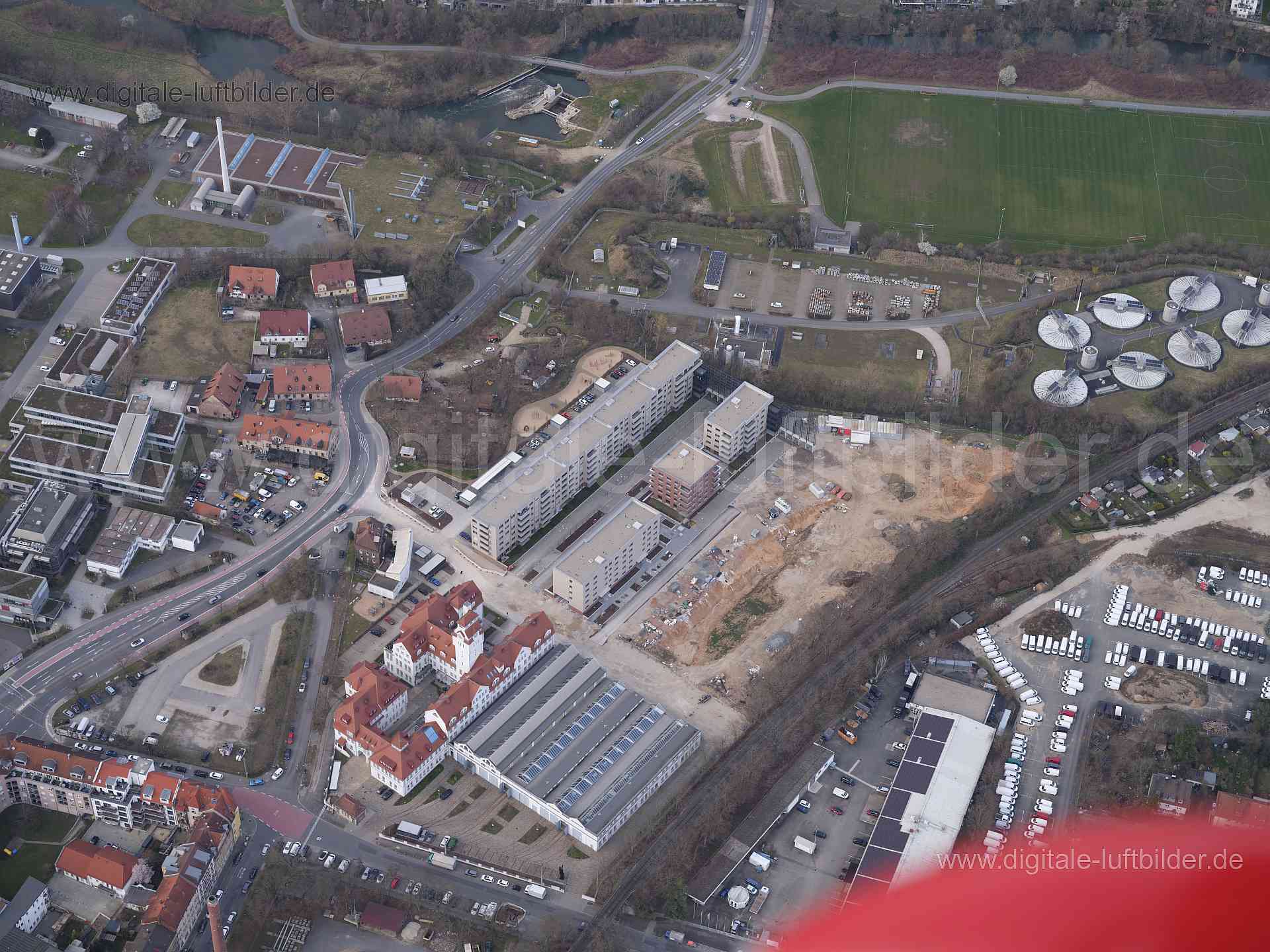 Titel: Am Fuchsloch, Bildnummer: f531040, Ort / Stadt: Nürnberg, (Land)Kreis: kreisfreie Stadt Nürnberg, Regierungsbezirk: Mittelfranken, Bundesland: Bayern, Aufnahmedatum: 09.03.2024, Schlagwörter: Deutschland, 90429, Adolf-Braun-Straße, Brucknerstraße, Don-Bosco-Straße, Flotowstraße, Fuchsstraße, Fürther Straße, Muggenhofer Straße, Nürnberg, Muggenhof, Fuchsloch, Baustelle, Neubau, Großbaustelle, Tramlofts, Klärwerk, Monat: März, Jahreszeit: Frühling, Tageszeit: Nachmittag, Jahr: 2024, Flug ID