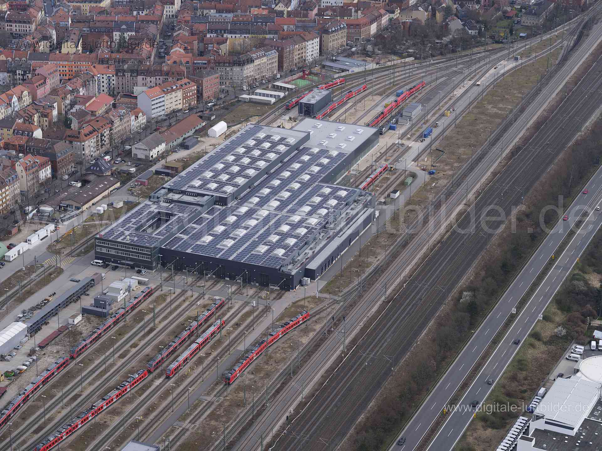 Titel: Bahnwerkstatt, Bildnummer: f540930, Ort / Stadt: Nürnberg, (Land)Kreis: kreisfreie Stadt Nürnberg, Regierungsbezirk: Mittelfranken, Bundesland: Bayern, Aufnahmedatum: 10.03.2024, Schlagwörter: Deutschland, 90429, Adam-Klein-Straße, Austraße, Denisstraße, Glockendonstraße, Müllnerstraße, Nürnberg, Preißlerstraße, Volprechtstraße, Bahnwerkstatt, Bahn, Gleise, Zug, Züge, Wagon, Deutsche Bahn, Werkstatt, Gostenhof, Monat: März, Jahreszeit: Frühling, Tageszeit: Mittag, Jahr: 2024, Flug ID: 202