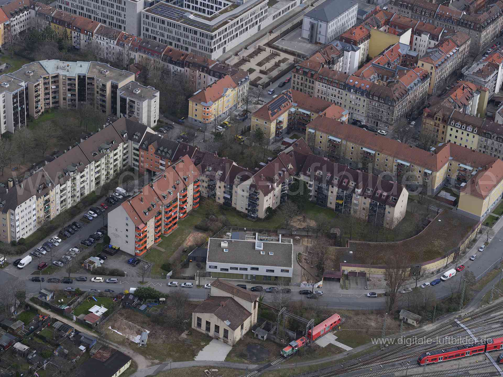 Titel: Dörfleinstraße, Bildnummer: f540950, Ort / Stadt: Nürnberg, (Land)Kreis: kreisfreie Stadt Nürnberg, Regierungsbezirk: Mittelfranken, Bundesland: Bayern, Aufnahmedatum: 10.03.2024, Schlagwörter: Deutschland, 90429, Adam-Klein-Straße, Austraße, Beckstraße, Bärenschanzstraße, Denisstraße, Dörflerstraße, Feuerleinstraße, Fürther Straße, Mannertstraße, Murrstraße, Nürnberg, Nützelstraße, Gostenhof, GoHo, Haus für Kinder, Flachbau, Monat: März, Jahreszeit: Frühling, Tageszeit: Mittag, Jahr: 202
