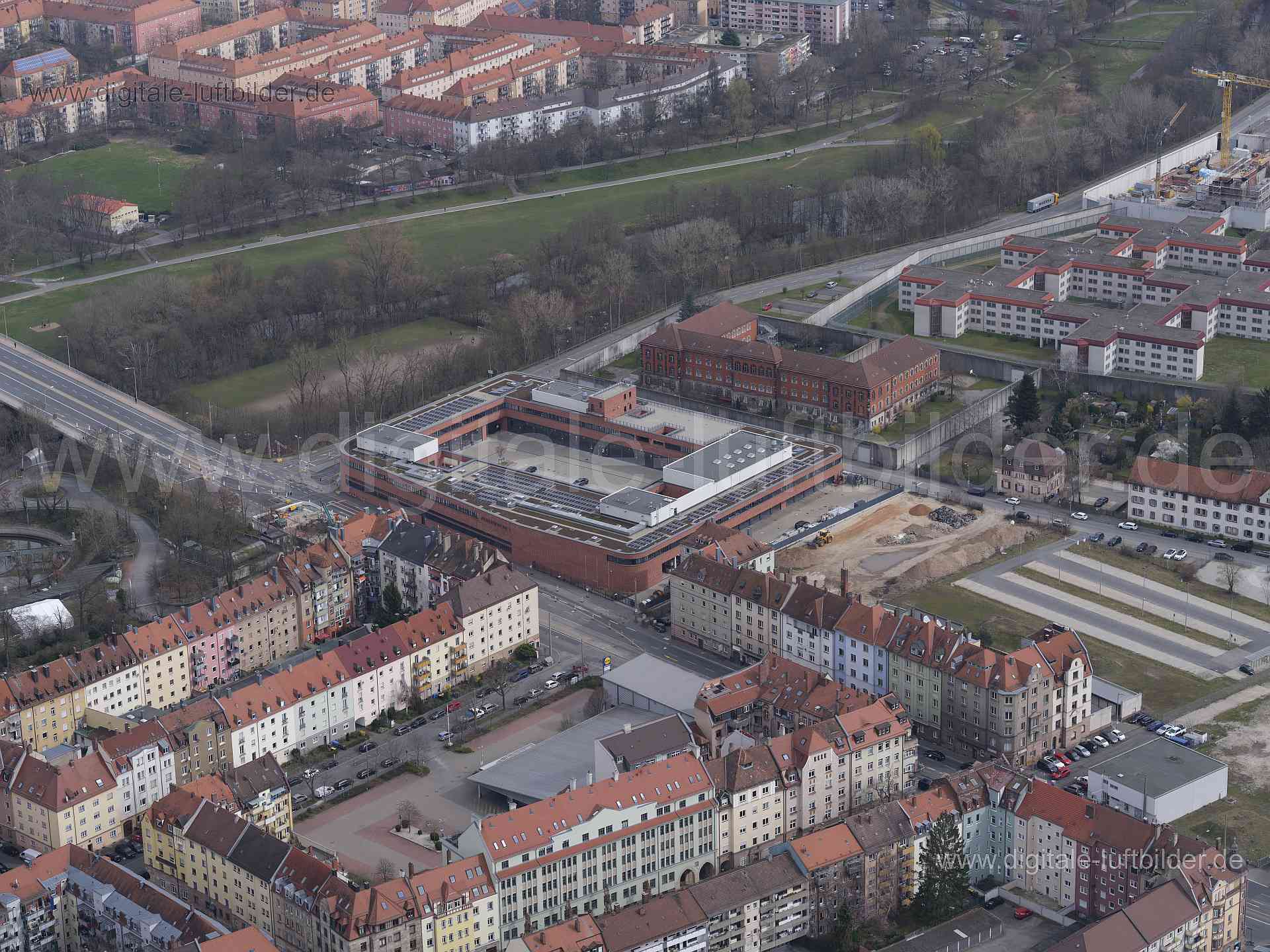 Titel: Feuerwasche 1, Bildnummer: f540970, Ort / Stadt: Nürnberg, (Land)Kreis: kreisfreie Stadt Nürnberg, Regierungsbezirk: Mittelfranken, Bundesland: Bayern, Aufnahmedatum: 10.03.2024, Schlagwörter: Deutschland, 90429, Bärenschanzstraße, Fahrradstraße, Fürther Straße, Gertrudstraße, Hillerstraße, Mannertstraße, Maximilianstraße, Muggenhofer Straße, Nürnberg, Pestalozzistraße, Peyerstraße, Reutersbrunnenstraße, Gostenhof, Feuerwache 1, Feuerwache, Pegnitzgrund, Wiesengrund, Feuerwehr, Berufsfeue