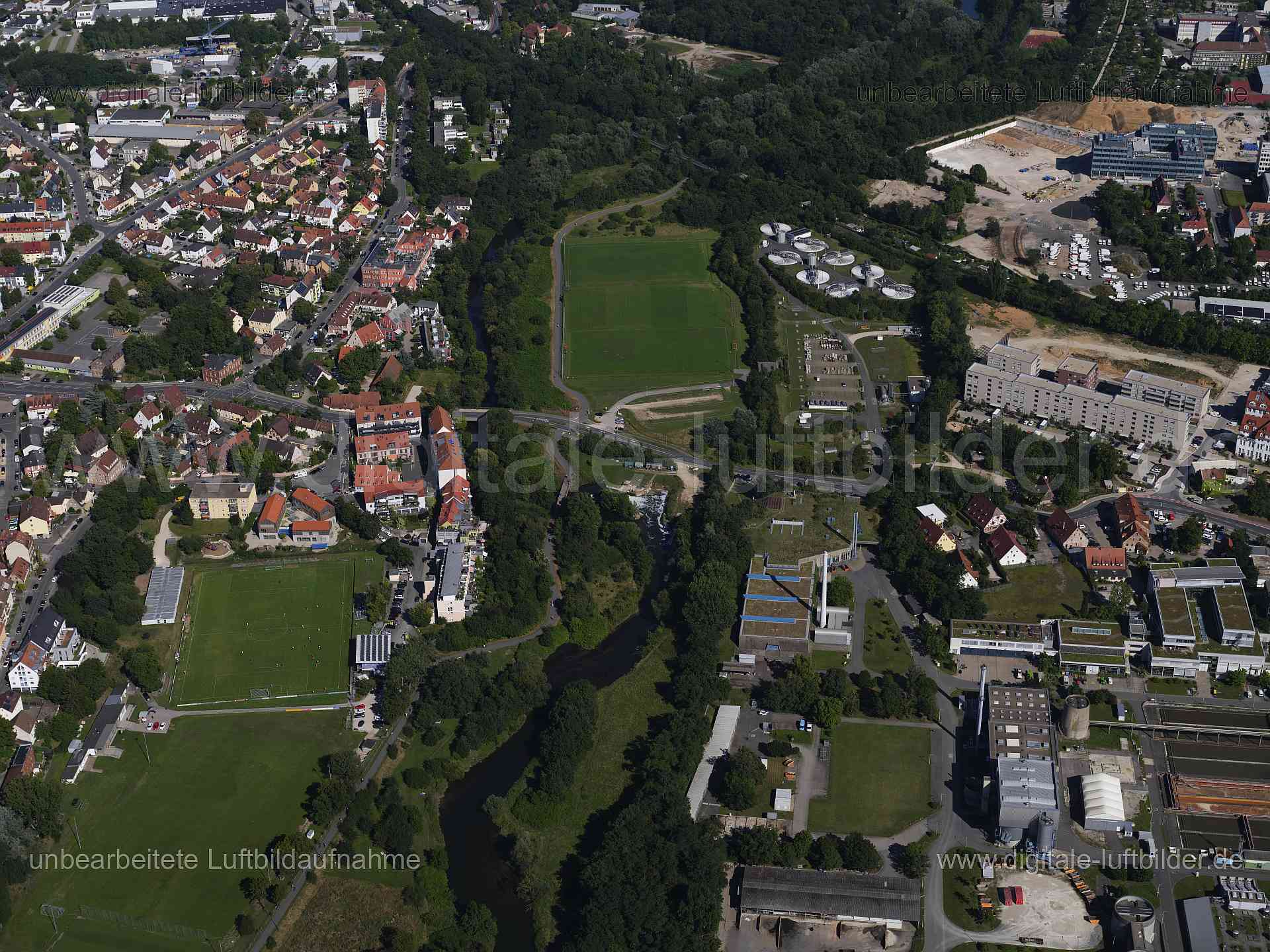 Titel: Fuchsloch, Bildnummer: f554300, Ort / Stadt: Nürnberg, (Land)Kreis: kreisfreie Stadt Nürnberg, Regierungsbezirk: Mittelfranken, Bundesland: Bayern, Aufnahmedatum: 11.08.2024, Schlagwörter: Deutschland, 90427, Brettergartenstraße, Carl-Schwemmer-Straße, Dooser Straße, Herderstraße, Knebelstraße, Kranichstraße, Niederweg, Nürnberg, Schnieglinger Straße, Westendstraße, Fuchsloch, Pegnitztal West, Wiesengrund, Pegnitz, Schniegling, Klärwerk, Tramliving, SC Germania, Monat: August, Jahreszeit: