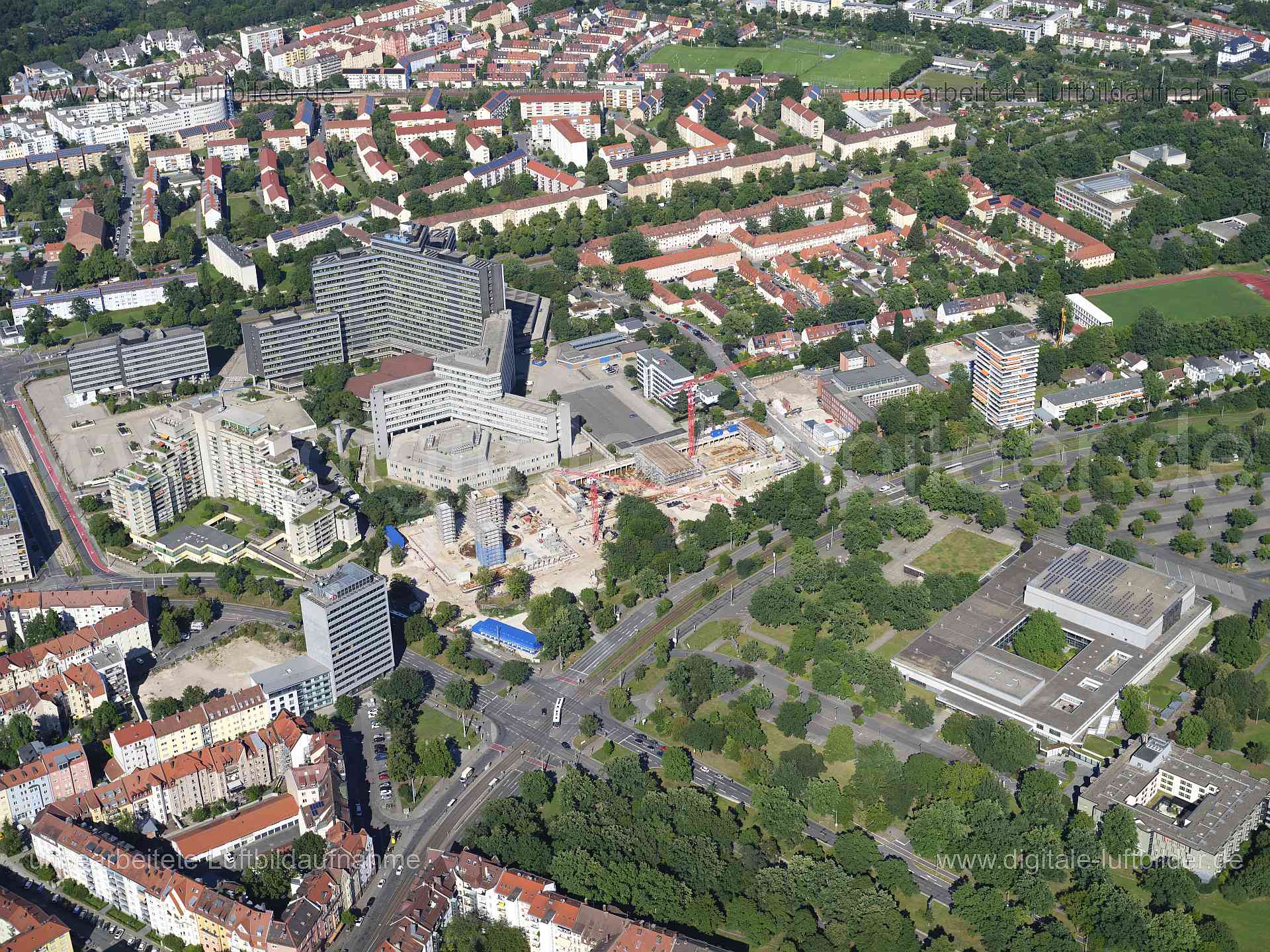 Titel: Gleisshammer, Bildnummer: f554560, Ort / Stadt: Nürnberg, (Land)Kreis: kreisfreie Stadt Nürnberg, Regierungsbezirk: Mittelfranken, Bundesland: Bayern, Aufnahmedatum: 11.08.2024, Schlagwörter: Deutschland, 90461, 90478, Baaderstraße, Bestelmeyerstraße, Birkenhof, Boelckestraße, Fliegerstraße, Hainstraße, Immelmannstraße, Lorschstraße, Ludwig-Frank-Straße, Luisenstraße, Münchener Straße, Neumarkter Straße, Nürnberg, Parsberger Straße, Regensburger Straße, Richthofenstraße, Scharrerstraße, S