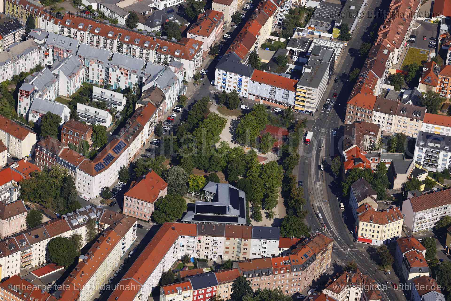 Titel: Harsdörffer Platz, Bildnummer: c564050, Ort / Stadt: Nürnberg, (Land)Kreis: kreisfreie Stadt Nürnberg, Regierungsbezirk: Mittelfranken, Bundesland: Bayern, Aufnahmedatum: 24.08.2024, Schlagwörter: Deutschland, 90461, 90478, Findelwiesenstraße, Glockenhofstraße, Harsdörfferplatz, Harsdörfferstraße, Herbartstraße, Kirchenstraße, Nürnberg, Schwanhardtstraße, Schweiggerstraße, Sophienstraße, Untere Baustraße, Walter-Meckauer-Straße, Wilhelm-Spaeth-Straße, Harsdörfferplatz, Harsdörfer Platz, A