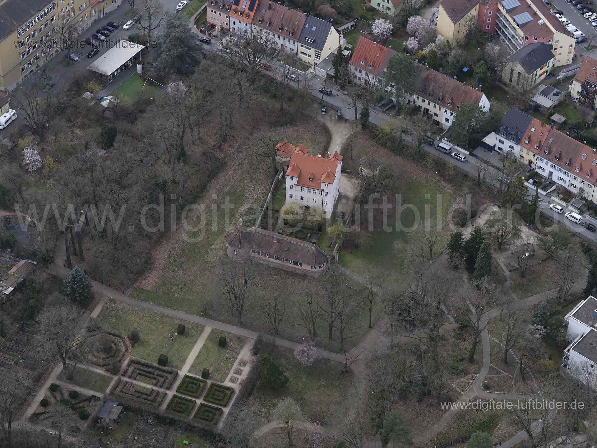 Titel: Hummelsteiner Schloss, Bildnummer: f540730, Ort / Stadt: Nürnberg, (Land)Kreis: kreisfreie Stadt Nürnberg, Regierungsbezirk: Mittelfranken, Bundesland: Bayern, Aufnahmedatum: 10.03.2024, Schlagwörter: Deutschland, 90461, Kleestraße, Langobardenstraße, Normannenstraße, Nürnberg, Sperberstraße, Hummelsteiner Schloss, Patritzier Schloss, Patrizierschloss, Südstadt, Schlossgarten, Garten, Monat: März, Jahreszeit: Frühling, Tageszeit: Mittag, Jahr: 2024, Flug ID: 20240310, Bildstatus: unbearbe