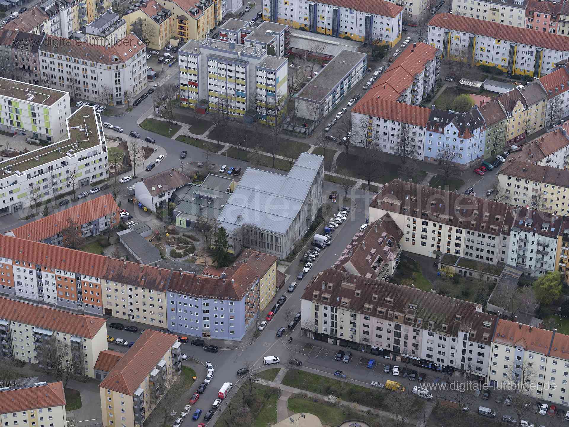 Titel: Kirche Verklärung Christi, Bildnummer: f540680, Ort / Stadt: Nürnberg, (Land)Kreis: kreisfreie Stadt Nürnberg, Regierungsbezirk: Mittelfranken, Bundesland: Bayern, Aufnahmedatum: 10.03.2024, Schlagwörter: Deutschland, 90459, 90461, Ajtoschstraße, Burgundenstraße, Elsässer Straße, Galvanistraße, Langobardenstraße, Nürnberg, Pillenreuther Straße, Schillingstraße, Schönweißstraße, Sperberstraße, Verklärung Christi, Kirche, Südstadt, Monat: März, Jahreszeit: Frühling, Tageszeit: Mittag, Jahr: