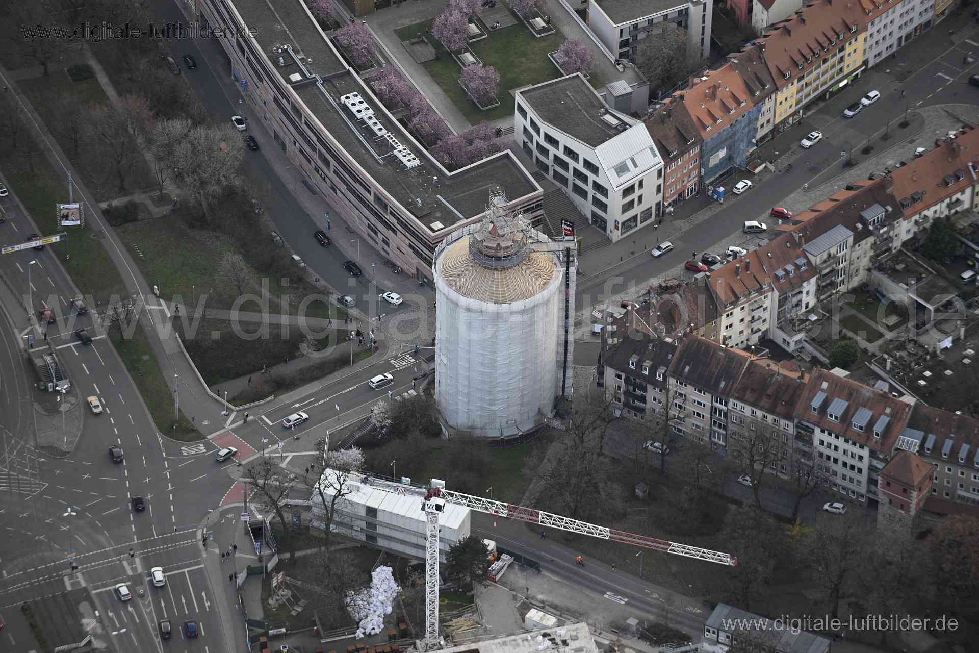 Titel: Laufer Torturm, Bildnummer: n530640, Ort / Stadt: Nürnberg, (Land)Kreis: kreisfreie Stadt Nürnberg, Regierungsbezirk: Mittelfranken, Bundesland: Bayern, Aufnahmedatum: 09.03.2024, Schlagwörter: Deutschland, 90402, 90403, Bayreuther Straße, Kartäusertor, Laufertormauer, Neutormauer, Nürnberg, Äußerer Laufer Platz, Laufer Tortum, Gerüst, Gerüstbau, Baustelle, Denkmal, Denkmalschutz, Sanierung, Renovierung, Baudenkmal, Monat: März, Jahreszeit: Frühling, Tageszeit: Nachmittag, Jahr: 2024, Flu