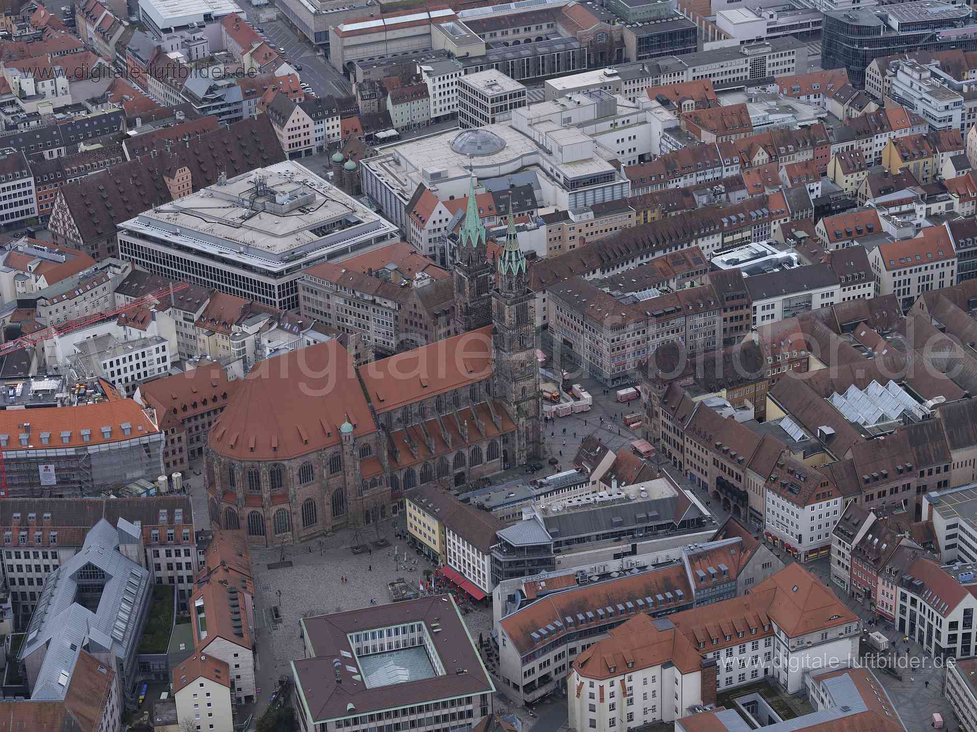 Titel: Lorenzkirche, Bildnummer: f540260, Ort / Stadt: Nürnberg, (Land)Kreis: kreisfreie Stadt Nürnberg, Regierungsbezirk: Mittelfranken, Bundesland: Bayern, Aufnahmedatum: 10.03.2024, Schlagwörter: Deutschland, 90402, 90403, Adlerstraße, Bankgasse, Findelgasse, Karolinenstraße, Königstraße, Lorenzer Platz, Nonnengasse, Nürnberg, Oberer Bergauerplatz, Pfannenschmiedsgasse, Pfarrgasse, Weikertsgäßchen, Lorenzkirche, Str. Lorenz, Kirche, Altstadt, St. Lorenz Kirche, Monat: März, Jahreszeit: Frühli
