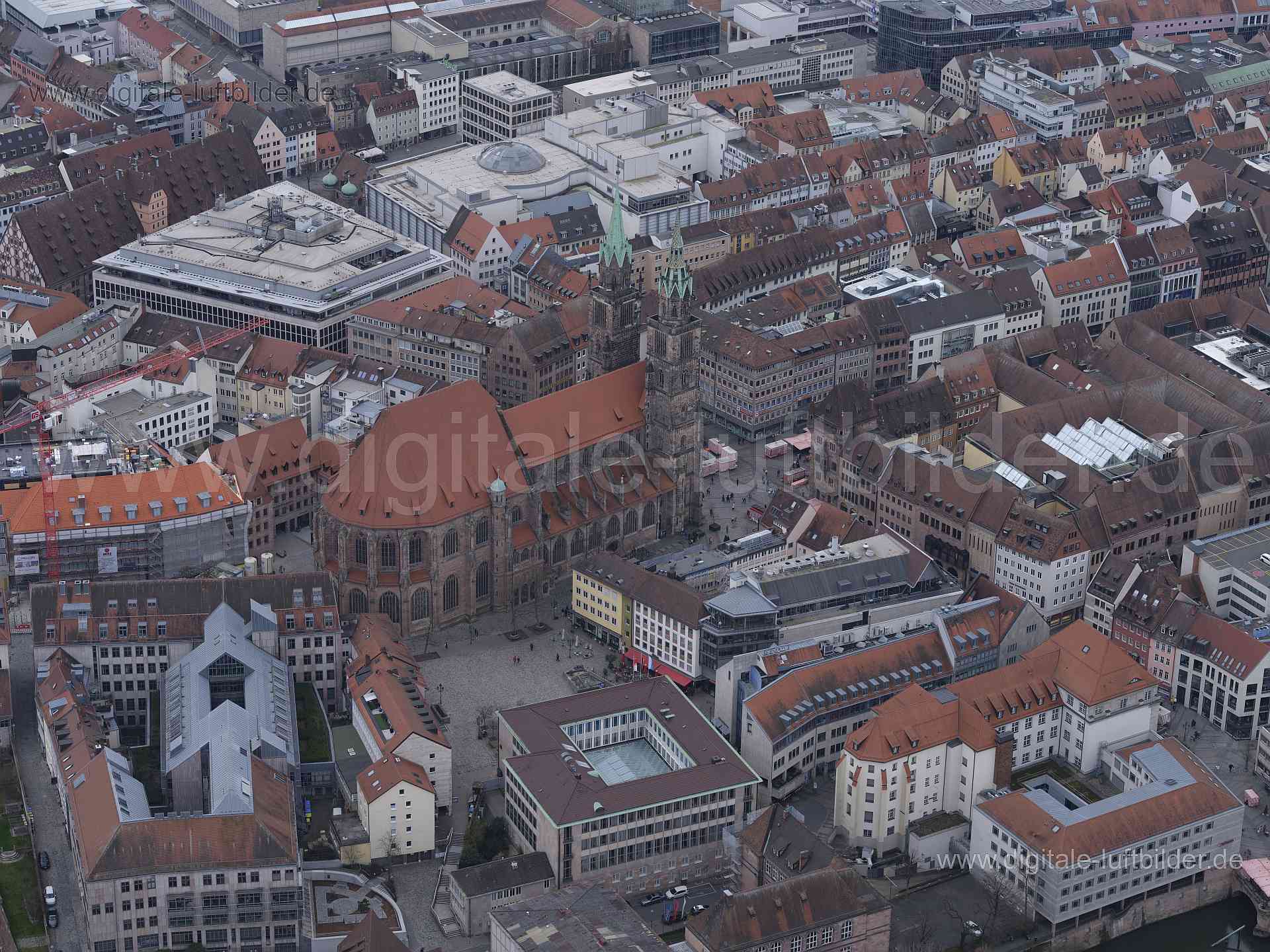 Titel: Lorenzkirche, Bildnummer: f540270, Ort / Stadt: Nürnberg, (Land)Kreis: kreisfreie Stadt Nürnberg, Regierungsbezirk: Mittelfranken, Bundesland: Bayern, Aufnahmedatum: 10.03.2024, Schlagwörter: Deutschland, 90402, 90403, Adlerstraße, Bankgasse, Findelgasse, Karolinenstraße, Königstraße, Lorenzer Platz, Nonnengasse, Nürnberg, Oberer Bergauerplatz, Pfannenschmiedsgasse, Pfarrgasse, Unterer Bergauerplatz, Weikertsgäßchen, Lorenzkirche, Str. Lorenz, Kirche, Altstadt, St. Lorenz Kirche, Monat: M