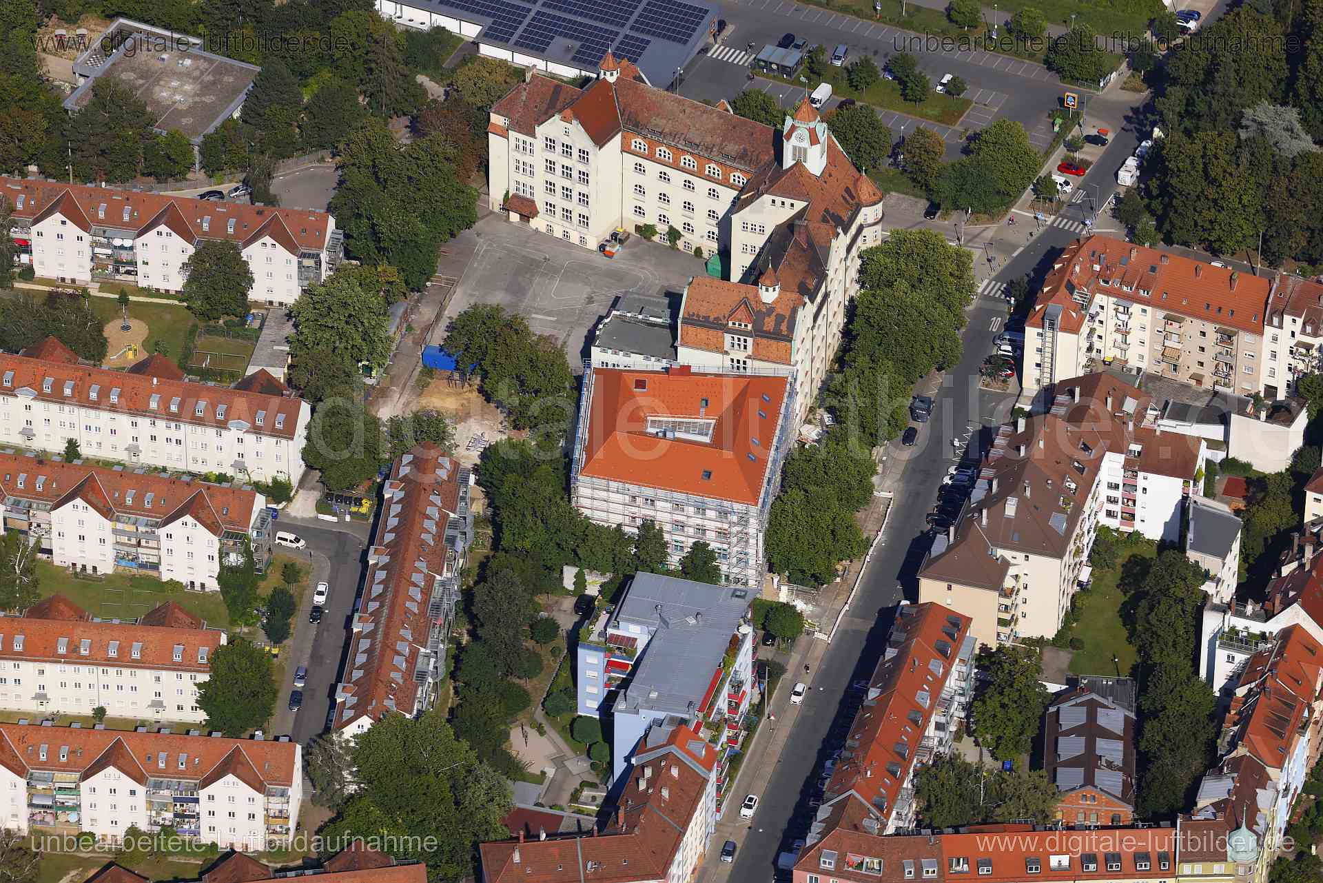 Titel: Ludwig-Uhland-Schule, Bildnummer: c564150, Ort / Stadt: Nürnberg, (Land)Kreis: kreisfreie Stadt Nürnberg, Regierungsbezirk: Mittelfranken, Bundesland: Bayern, Aufnahmedatum: 24.08.2024, Schlagwörter: Deutschland, 90408, Córdobastraße, Grolandstraße, Nürnberg, Shenzhenstraße, Uhlandstraße, Ludwig-Uhland-Schule, Schule, Baustelle, Gerüst, Neubau, Nordstadt, Monat: August, Jahreszeit: Sommer, Tageszeit: Mittag / Nachmittag, Jahr: 2024, Flug ID: 20240824, Bildstatus: unbearbeitetes Rohbild, B