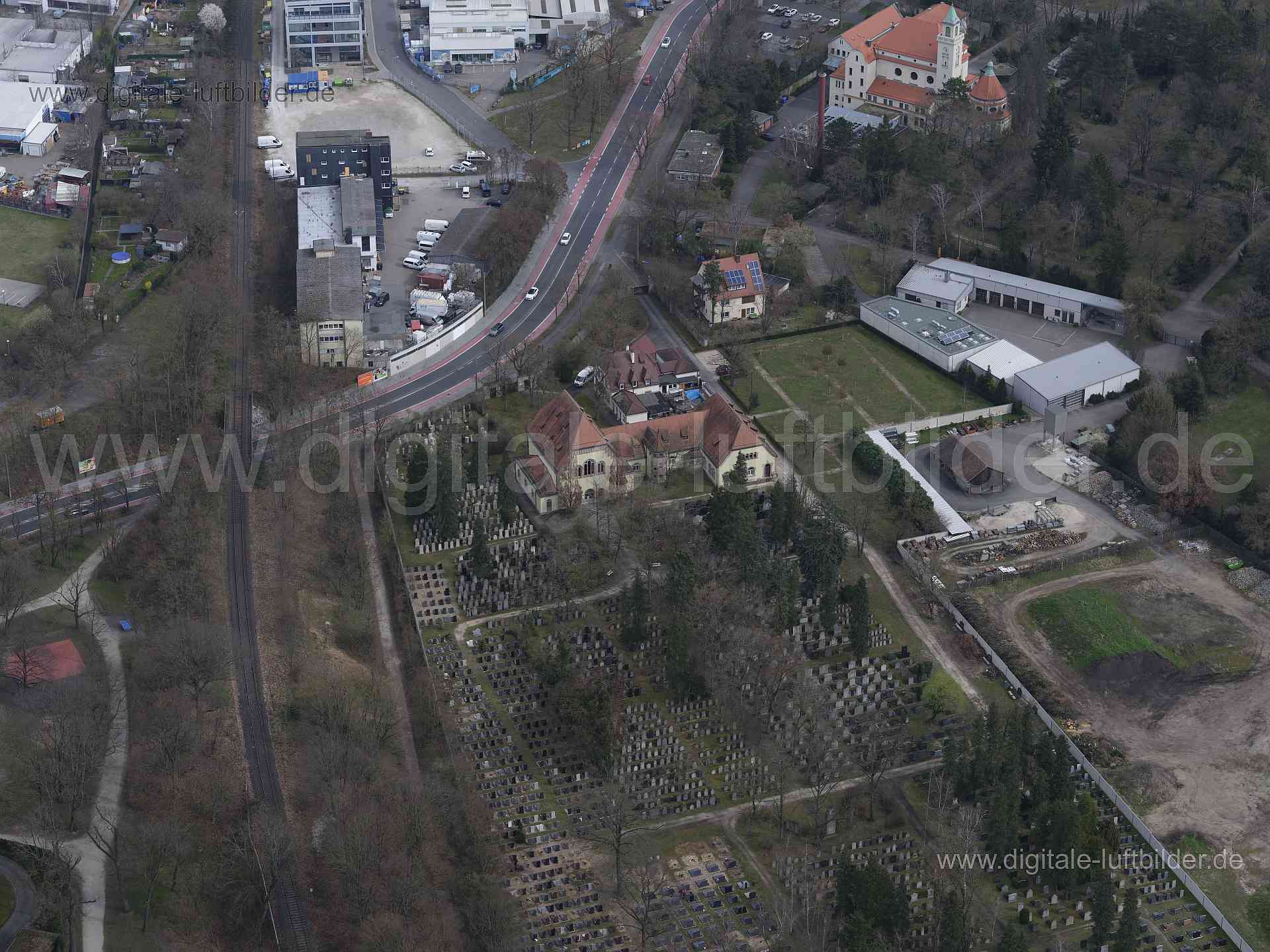 Titel: Neuer Jüdischer Friedhof, Bildnummer: f541000, Ort / Stadt: Nürnberg, (Land)Kreis: kreisfreie Stadt Nürnberg, Regierungsbezirk: Mittelfranken, Bundesland: Bayern, Aufnahmedatum: 10.03.2024, Schlagwörter: Deutschland, 90419, 90425, 90427, Am Nordwestbahnhof, Dorfäckerstraße, Nordwestring, Nürnberg, Schnieglinger Straße, Neuer Jüdischer Friedhof, Friedhof, Westfriedhof, Schniegling, Monat: März, Jahreszeit: Frühling, Tageszeit: Mittag, Jahr: 2024, Flug ID: 20240310, Bildstatus: unbearbeitet