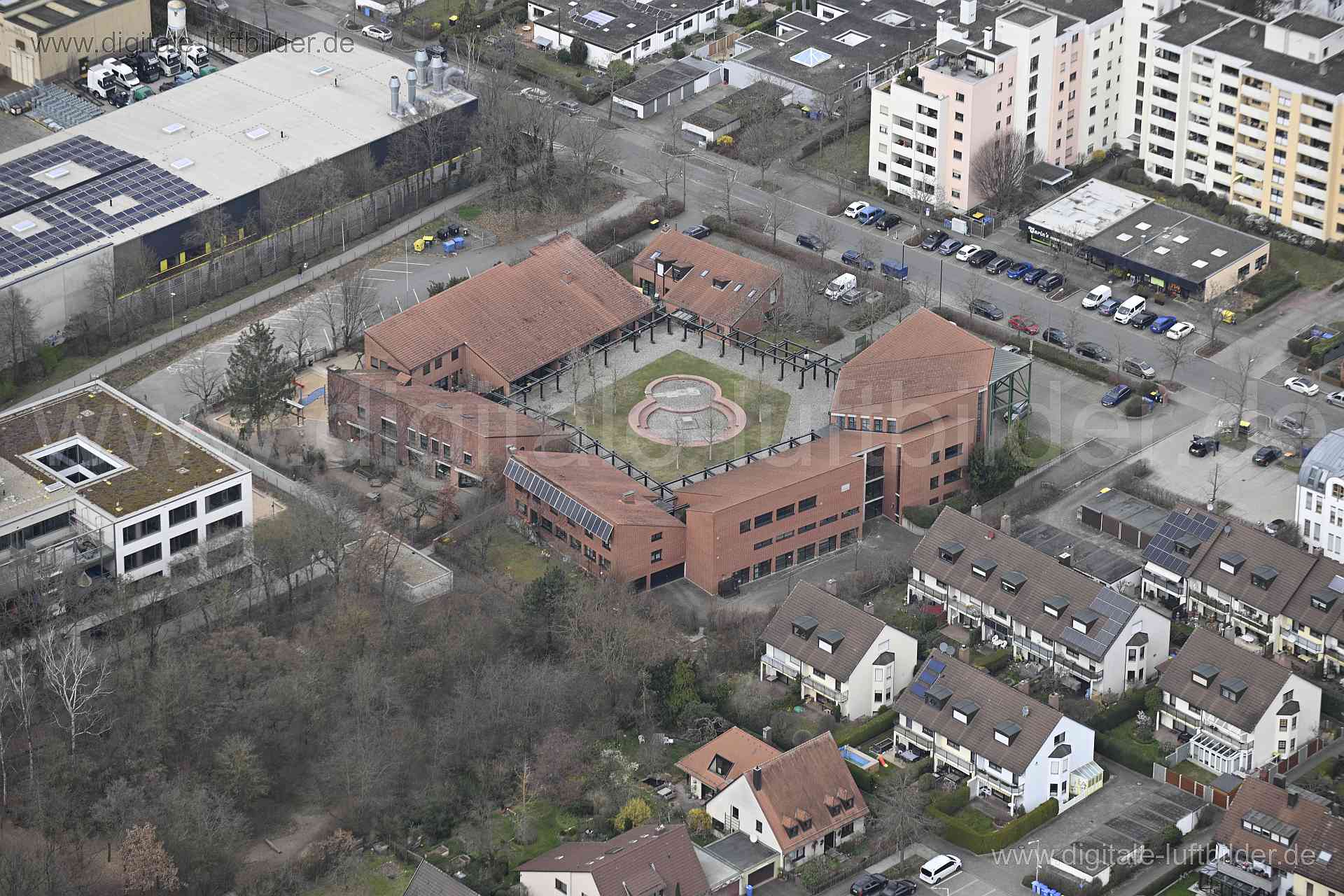 Titel: Ökumenisches Zentrum St. Clemens, Bildnummer: n540190, Ort / Stadt: Nürnberg, (Land)Kreis: kreisfreie Stadt Nürnberg, Regierungsbezirk: Mittelfranken, Bundesland: Bayern, Aufnahmedatum: 10.03.2024, Schlagwörter: Deutschland, 90425, Cuxhavener Straße, Kolbestraße, Nürnberg, Oldenburger Straße, Ökumenisches Zentrum St. Clemens, Kirche, St. Clemens Kirche, Monat: März, Jahreszeit: Frühling, Tageszeit: Mittag, Jahr: 2024, Flug ID: 20240310, Bildstatus: unbearbeitetes Rohbild, Bildabmessung: 8