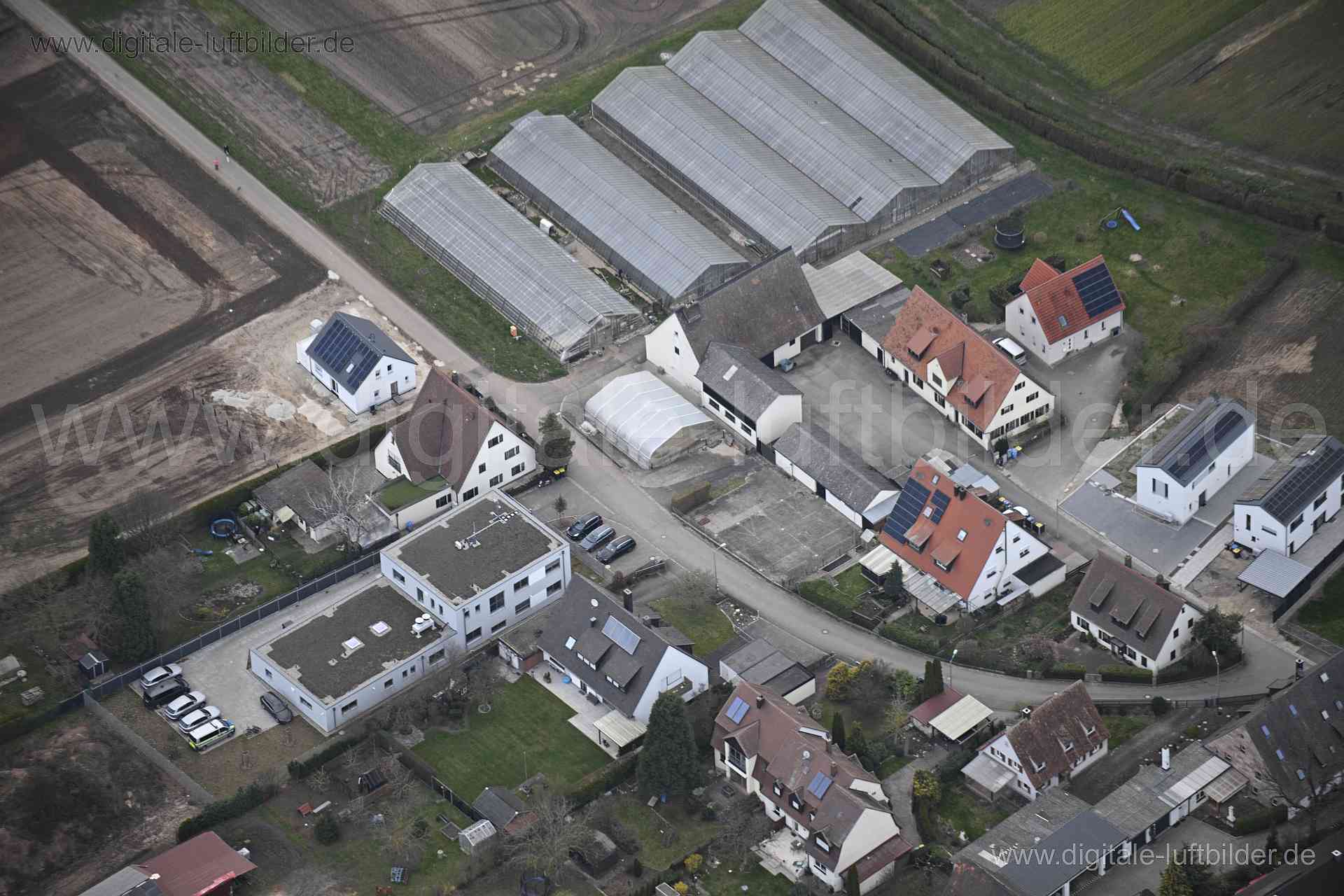 Titel: Röthgasse, Bildnummer: n531570, Ort / Stadt: Nürnberg, (Land)Kreis: kreisfreie Stadt Nürnberg, Regierungsbezirk: Mittelfranken, Bundesland: Bayern, Aufnahmedatum: 09.03.2024, Schlagwörter: Deutschland, Röthgasse, Buch, Knoblauchsland, Gewächshaus, Gewächshäuser, Landwirtschaft, Bucher Landgraben, Monat: März, Jahreszeit: Frühling, Tageszeit: Nachmittag, Jahr: 2024, Flug ID: 20240309, Bildstatus: unbearbeitetes Rohbild, Bildabmessung: 8256 x 5504 Pixel, Fotograf & Copyright: Oliver Acker