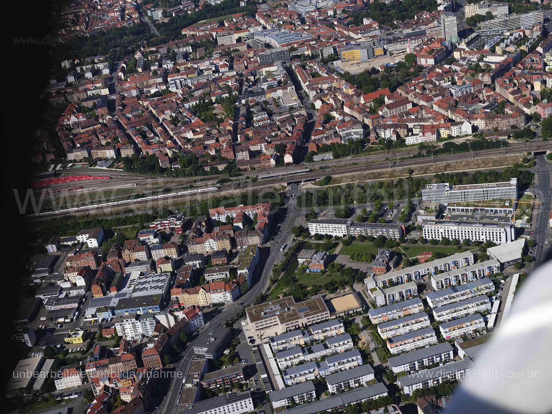 Titel: Rothenburger Straße, Bildnummer: f554860, Ort / Stadt: Nürnberg, (Land)Kreis: kreisfreie Stadt Nürnberg, Regierungsbezirk: Mittelfranken, Bundesland: Bayern, Aufnahmedatum: 11.08.2024, Schlagwörter: Deutschland, 90439, Am Leonhardspark, Am Pferdemarkt, Amselstraße, Finkenstraße, Fuggerstraße, Georgstraße, Hessestraße, Holzschuherstraße, Josef-Carl-Grund-Straße, Kreutzerstraße, Kurt-Karl-Doberer-Straße, Marie-Beeg-Straße, Michael-Ende-Straße, Nürnberg, Pfinzingstraße, Philipp-Koerber-Weg, 