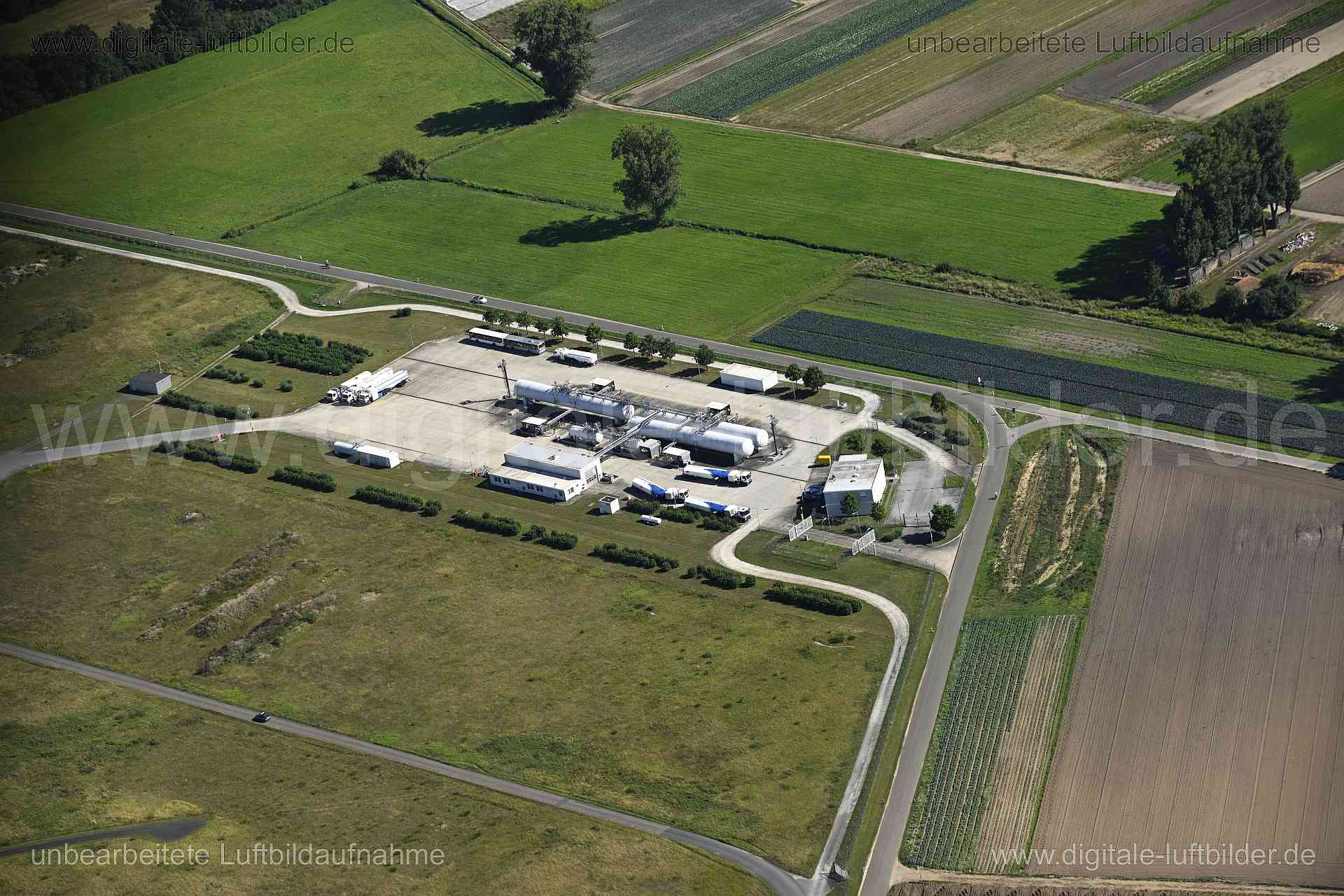 Titel: Tanklager d. Albrecht-Dürer-Airport, Bildnummer: n552030, Ort / Stadt: Nürnberg, (Land)Kreis: kreisfreie Stadt Nürnberg, Regierungsbezirk: Mittelfranken, Bundesland: Bayern, Aufnahmedatum: 11.08.2024, Schlagwörter: Deutschland, Irrhainstraße, Tanklager, Albrecht-Dürer-Airport, Flughafen, AVGAS, Knoblauchsland, Monat: August, Jahreszeit: Sommer, Tageszeit: Mittag / Nachmittag, Jahr: 2024, Flug ID: 20240811, Bildstatus: unbearbeitetes Rohbild, Bildabmessung: 8256 x 5504 Pixel, Fotograf & Co