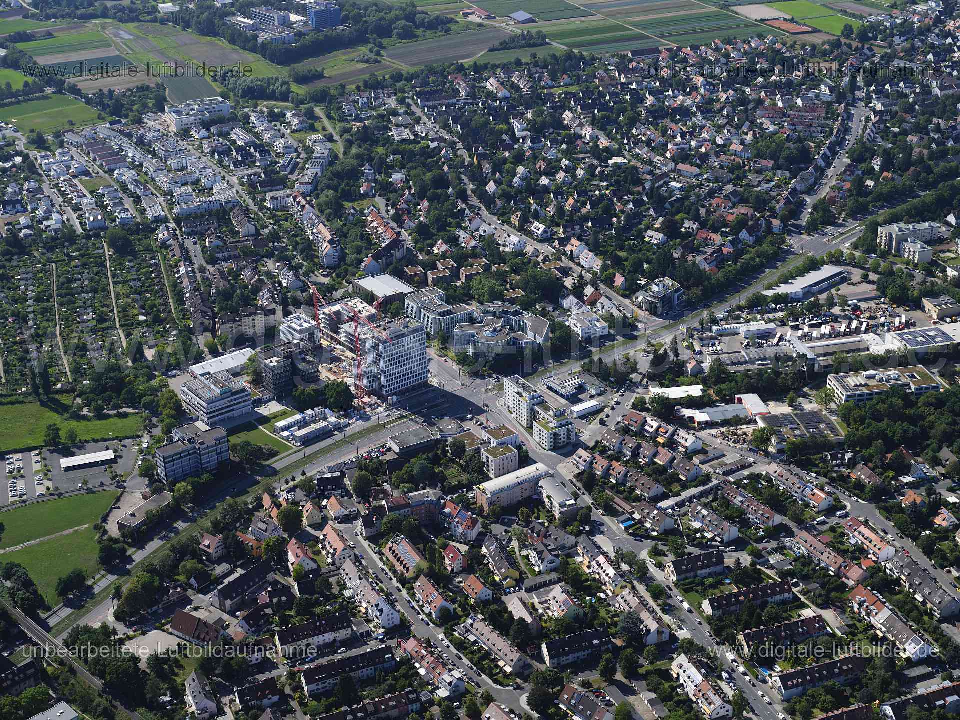 Titel: Thon, Bildnummer: f553790, Ort / Stadt: Nürnberg, (Land)Kreis: kreisfreie Stadt Nürnberg, Regierungsbezirk: Mittelfranken, Bundesland: Bayern, Aufnahmedatum: 11.08.2024, Schlagwörter: Deutschland, 90425, Am Thoner Espan, Cuxhavener Straße, Erlanger Straße, Forchheimer Straße, Greifswalder Straße, Herrnackerstraße, Karl-May-Weg, Kilianstraße, Kolbestraße, Lerchenstraße, Michaelstraße, Nürnberg, Olafstraße, Oskar-Maria-Graf-Straße, Pinzberger Weg, Pretzfelder Straße, Stettiner Straße, Stral