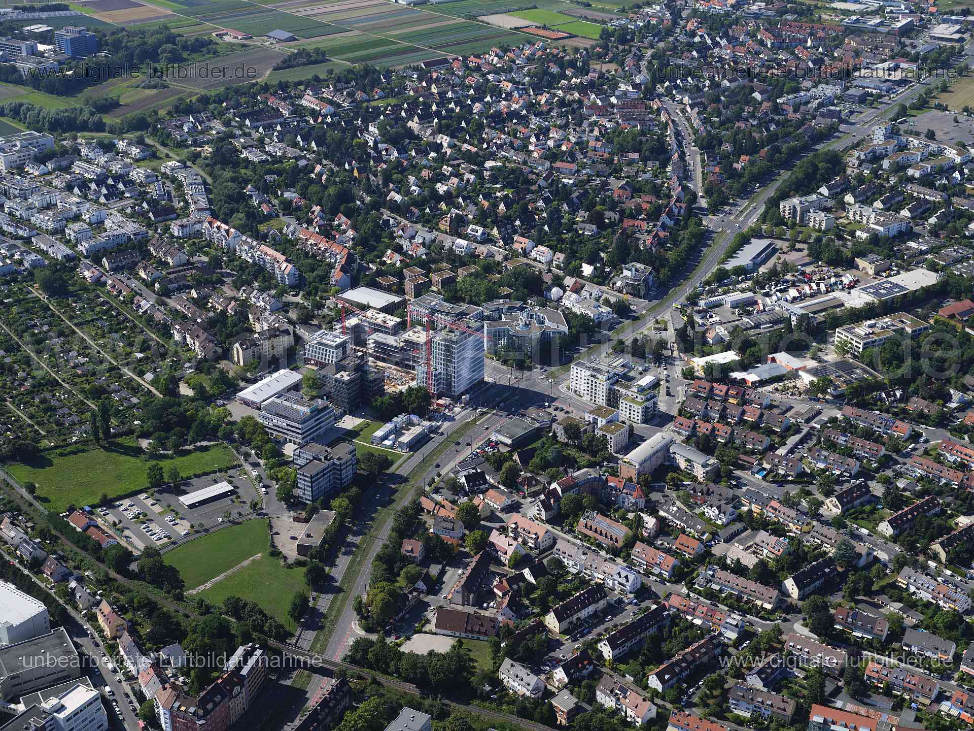 Titel: Thon, Bildnummer: f553800, Ort / Stadt: Nürnberg, (Land)Kreis: kreisfreie Stadt Nürnberg, Regierungsbezirk: Mittelfranken, Bundesland: Bayern, Aufnahmedatum: 11.08.2024, Schlagwörter: Deutschland, 90425, Am Thoner Espan, Erlanger Straße, Forchheimer Straße, Greifswalder Straße, Karl-May-Weg, Kilianstraße, Kolbestraße, Lerchenstraße, Michaelstraße, Nürnberg, Olafstraße, Oskar-Maria-Graf-Straße, Pinzberger Weg, Pretzfelder Straße, Stralsunder Straße, Von-Oelhafen-Straße, Wolfgangstraße, Äuß