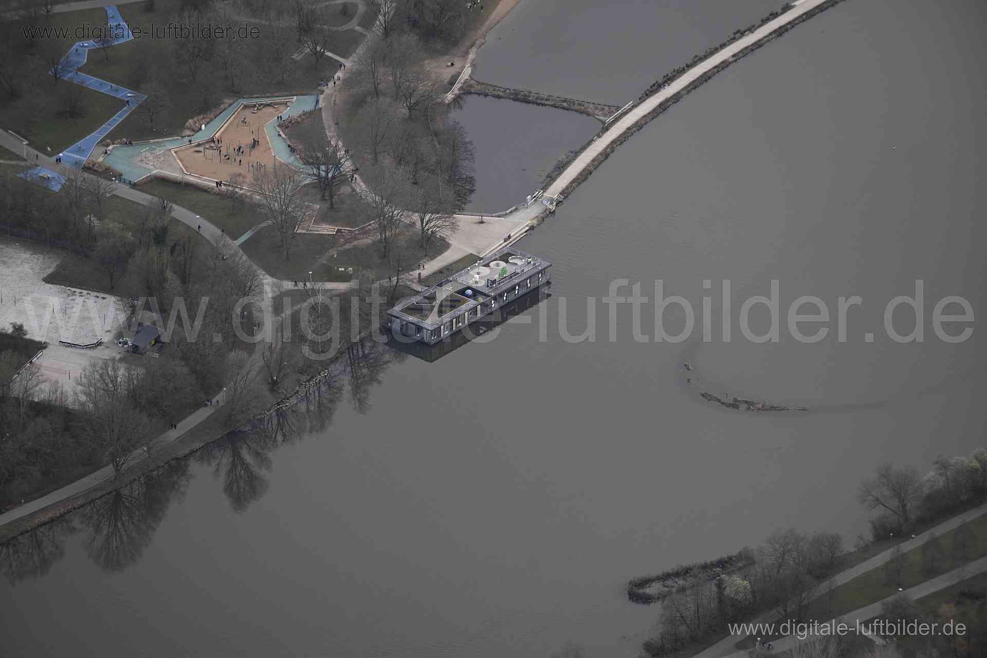 Titel: Wöhrder See, Bildnummer: n530660, Ort / Stadt: Nürnberg, (Land)Kreis: kreisfreie Stadt Nürnberg, Regierungsbezirk: Mittelfranken, Bundesland: Bayern, Aufnahmedatum: 09.03.2024, Schlagwörter: Deutschland, 90402, Cimbernstraße, Nürnberg, Ostendstraße, Teutonenstraße, Wöhrder See, Energie und Umweltstation, Bewegungspark, Gewässer, See, Monat: März, Jahreszeit: Frühling, Tageszeit: Nachmittag, Jahr: 2024, Flug ID: 20240309, Bildstatus: unbearbeitetes Rohbild, Bildabmessung: 8256 x 5504 Pixel