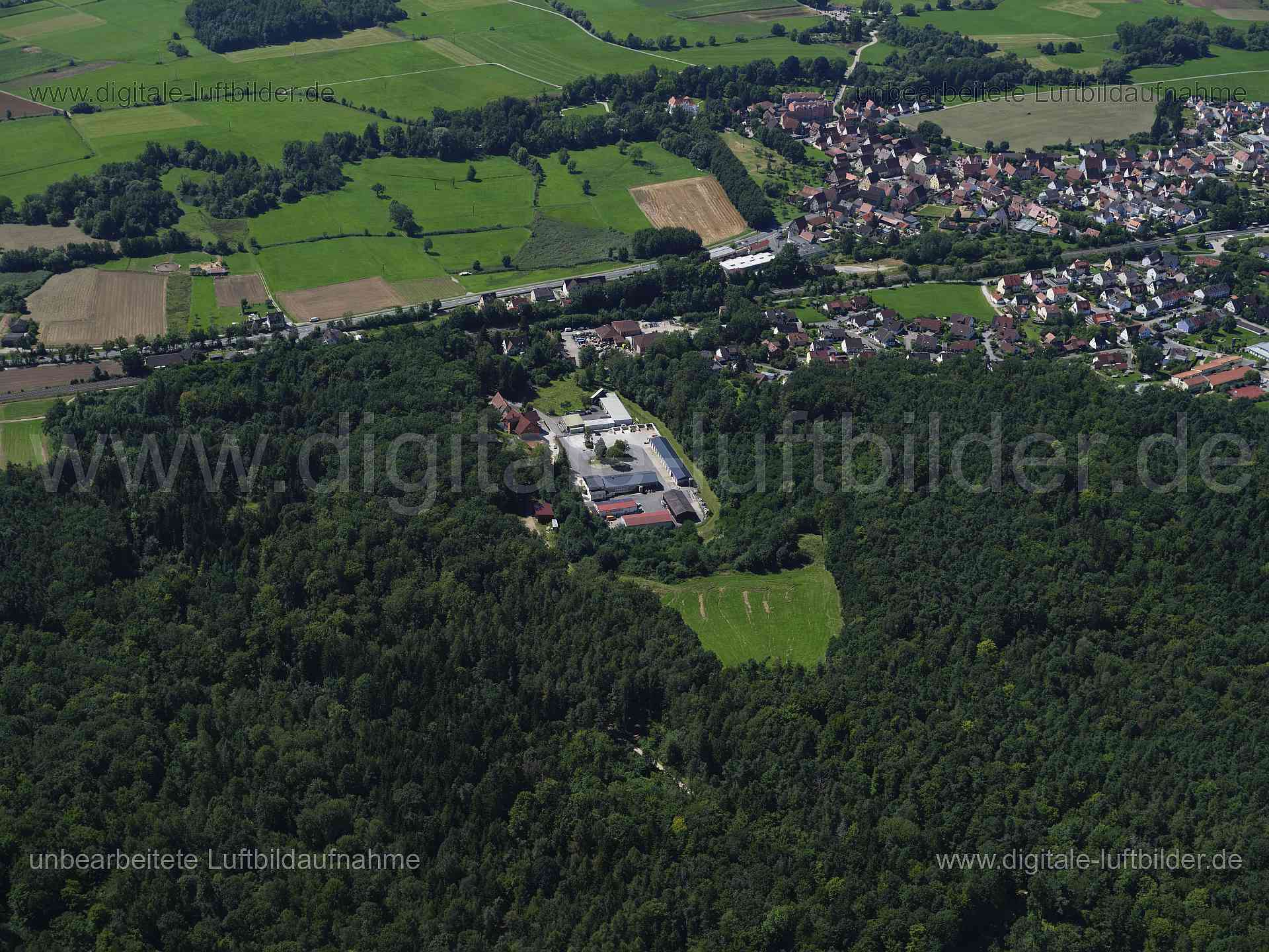 Titel: Bauhof Reichenschwand, Bildnummer: f550470, Ort / Stadt: Reichenschwand, (Land)Kreis: Landkreis Nürnberger Land, Regierungsbezirk: Mittelfranken, Bundesland: Bayern, Aufnahmedatum: 11.08.2024, Schlagwörter: Deutschland, , Bauhof Reichenschwand, Ziegeleistraße, Monat: August, Jahreszeit: Sommer, Tageszeit: Mittag / Nachmittag, Jahr: 2024, Flug ID: 20240811, Bildstatus: unbearbeitetes Rohbild, Bildabmessung: 11648 x 8736 Pixel, Fotograf & Copyright: Oliver Acker