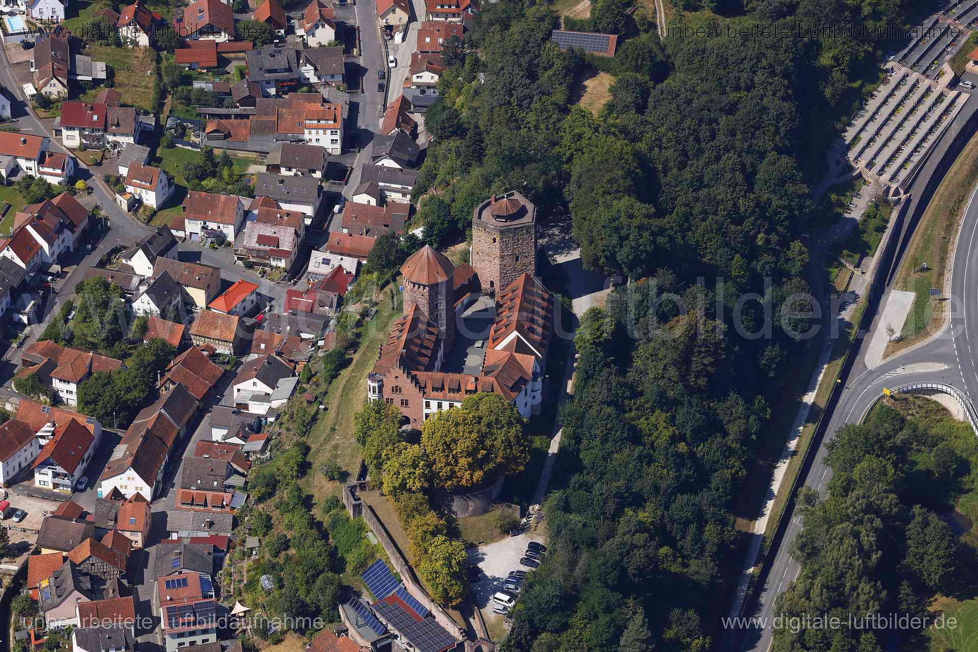 Titel: Burg Rieneck, Bildnummer: c562950, Ort / Stadt: Rieneck, (Land)Kreis: Landkreis Main-Spessart, Regierungsbezirk: Unterfranken, Bundesland: Bayern, Aufnahmedatum: 24.08.2024, Schlagwörter: Deutschland, , Burg Rieneck, Burgen und Schlösser, Mittelalter, Festung, Burg, Monat: August, Jahreszeit: Sommer, Tageszeit: Mittag / Nachmittag, Jahr: 2024, Flug ID: 20240824, Bildstatus: unbearbeitetes Rohbild, Bildabmessung: 8192 x 5464 Pixel, Fotograf & Copyright: Oliver Acker