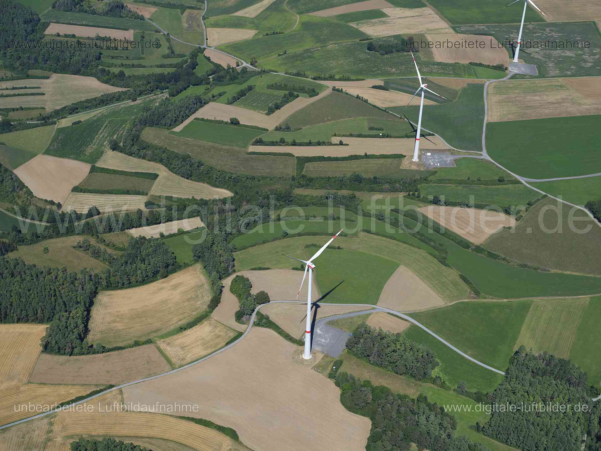 Titel: Rugendorf-Eisenwind, Bildnummer: f552050, Ort / Stadt: Stadtsteinach, (Land)Kreis: Landkreis Kulmbach, Regierungsbezirk: Oberfranken, Bundesland: Bayern, Aufnahmedatum: 11.08.2024, Schlagwörter: Deutschland, , Eisenwind, Dorf, Monat: August, Jahreszeit: Sommer, Tageszeit: Mittag / Nachmittag, Jahr: 2024, Flug ID: 20240811, Bildstatus: unbearbeitetes Rohbild, Bildabmessung: 11648 x 8736 Pixel, Fotograf & Copyright: Oliver Acker