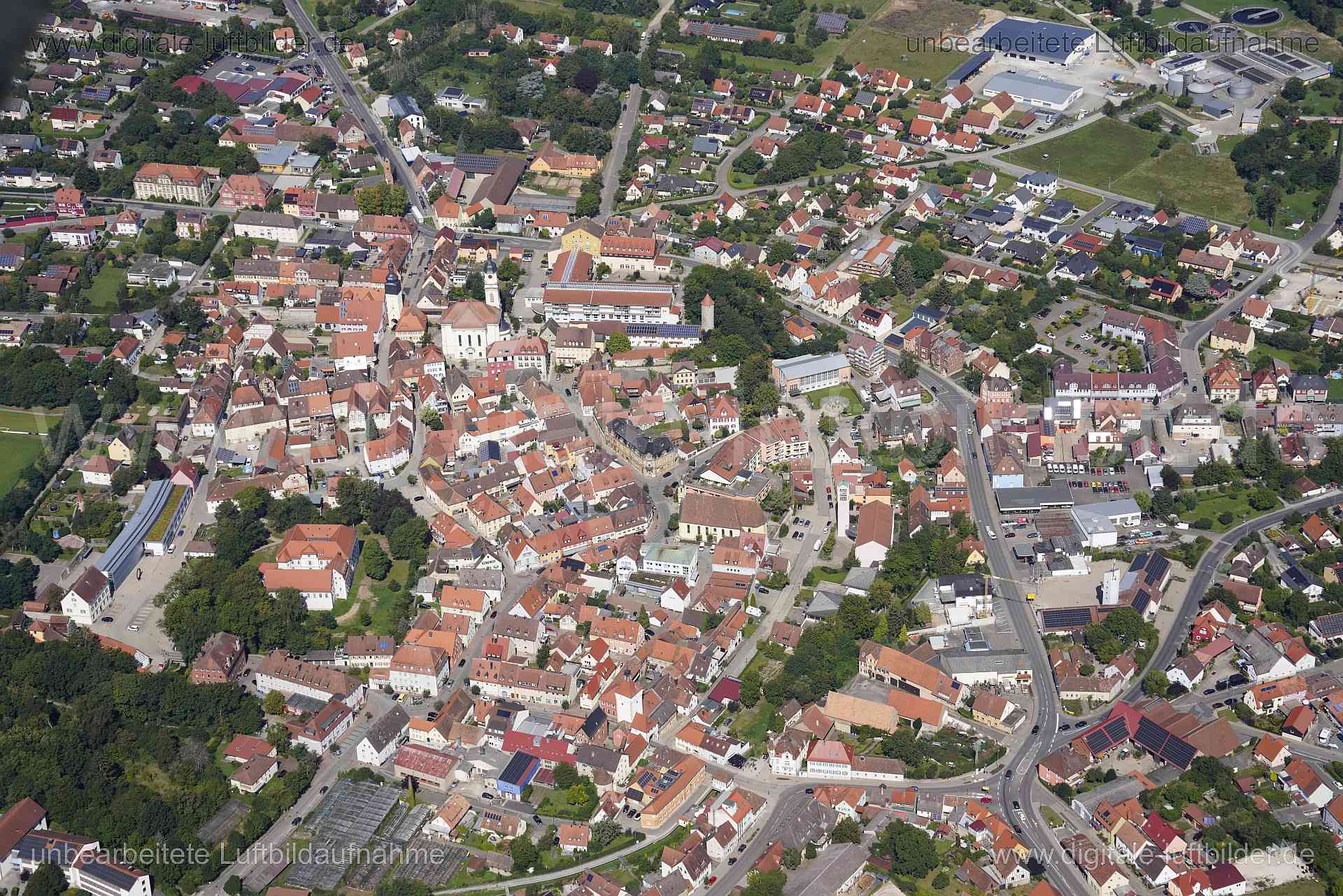Titel: Uffenheim, Bildnummer: s560280, Ort / Stadt: Uffenheim, (Land)Kreis: Landkreis Neustadt an der Aisch-Bad Windsheim, Regierungsbezirk: Mittelfranken, Bundesland: Bayern, Aufnahmedatum: 24.08.2024, Schlagwörter: Deutschland, , Altstadt, Markgrafenschloss, Monat: August, Jahreszeit: Sommer, Tageszeit: Mittag / Nachmittag, Jahr: 2024, Flug ID: 20240824, Bildstatus: unbearbeitetes Rohbild, Bildabmessung: 7952 x 5304 Pixel, Fotograf & Copyright: Oliver Acker