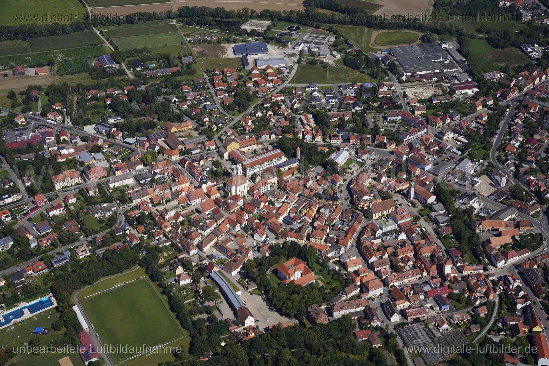 Titel: Uffenheim, Bildnummer: s560300, Ort / Stadt: Uffenheim, (Land)Kreis: Landkreis Neustadt an der Aisch-Bad Windsheim, Regierungsbezirk: Mittelfranken, Bundesland: Bayern, Aufnahmedatum: 24.08.2024, Schlagwörter: Deutschland, , Altstadt, Markgrafenschloss, Monat: August, Jahreszeit: Sommer, Tageszeit: Mittag / Nachmittag, Jahr: 2024, Flug ID: 20240824, Bildstatus: unbearbeitetes Rohbild, Bildabmessung: 7952 x 5304 Pixel, Fotograf & Copyright: Oliver Acker