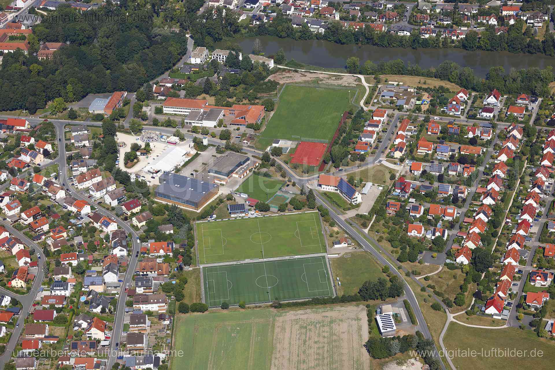 Titel: ASV Weisendorf, Bildnummer: c560090, Ort / Stadt: Weisendorf, (Land)Kreis: Landkreis Erlangen-Höchstadt, Regierungsbezirk: Mittelfranken, Bundesland: Bayern, Aufnahmedatum: 24.08.2024, Schlagwörter: Deutschland, , ASV Weisendorf, Sport, Sportplatz, Mühlweiher, Monat: August, Jahreszeit: Sommer, Tageszeit: Mittag / Nachmittag, Jahr: 2024, Flug ID: 20240824, Bildstatus: unbearbeitetes Rohbild, Bildabmessung: 8192 x 5464 Pixel, Fotograf & Copyright: Oliver Acker