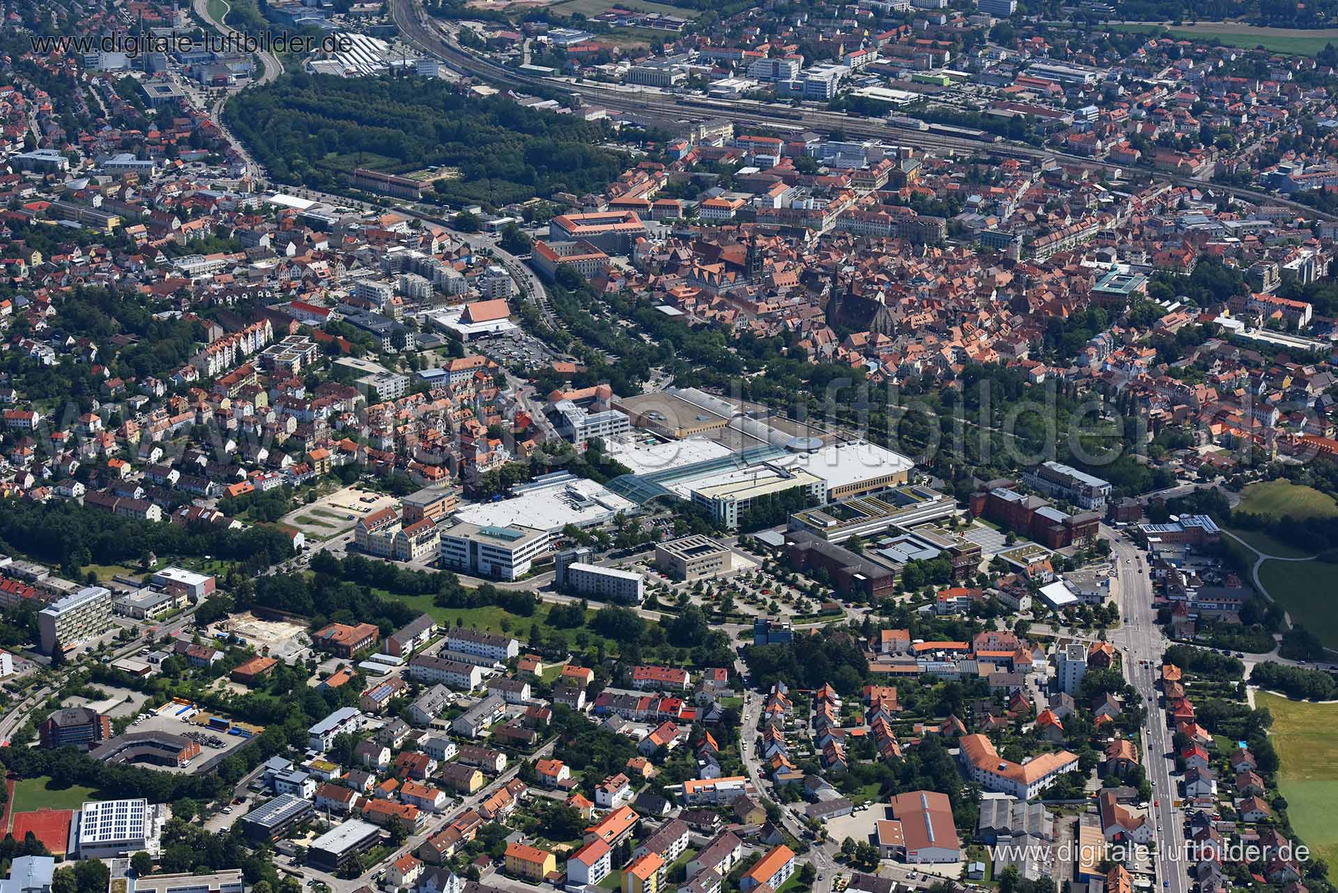 Titel: Ansbach, Bildnummer: n272160, Ort / Stadt: Ansbach, (Land)Kreis: kreisfreie Stadt Ansbach, Regierungsbezirk: Mittelfranken, Bundesland: Bayern, Aufnahmedatum: 30.06.2018, Schlagwörter: Luftbild, Luftbilder, Luftbildfotografie, Luftaufnahme, Luftbildaufnahme, Luftfoto, Vogelperspektive, Vogelansicht, Deutschland, Schräg- und Senkrecht-Luftaufnahmen, Orthofotografie, 91522, Brücken-Center, Karpfenstraße, Würzburger Landstraße, Breitstraße, Ansbach, Monat: Juni, Jahreszeit: Sommer, Tageszeit