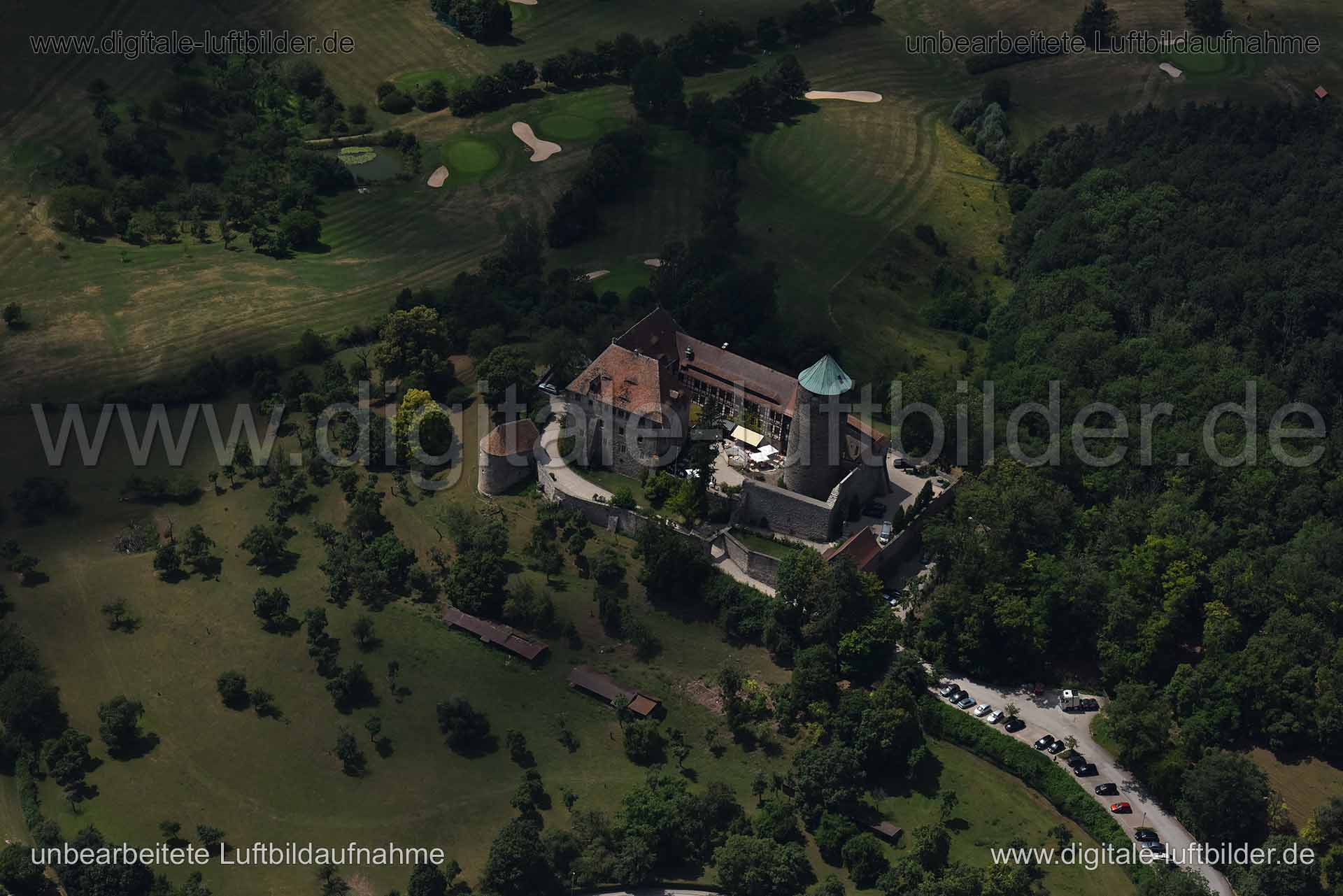 Titel: Burg Colmberg, Bildnummer: n271950, Ort / Stadt: Ansbach, (Land)Kreis: Landkreis Ansbach, Regierungsbezirk: Mittelfranken, Bundesland: Bayern, Aufnahmedatum: 30.06.2018, Schlagwörter: Luftbild, Luftbilder, Luftbildfotografie, Luftaufnahme, Luftbildaufnahme, Luftfoto, Vogelperspektive, Vogelansicht, Deutschland, Schräg- und Senkrecht-Luftaufnahmen, Orthofotografie, 91598, Colmberg, Burg Colmberg, Burgen & Schlösser, Burg, Mittelalter, historisch, Architektur, Schloss, Monat: Juni, Jahresze